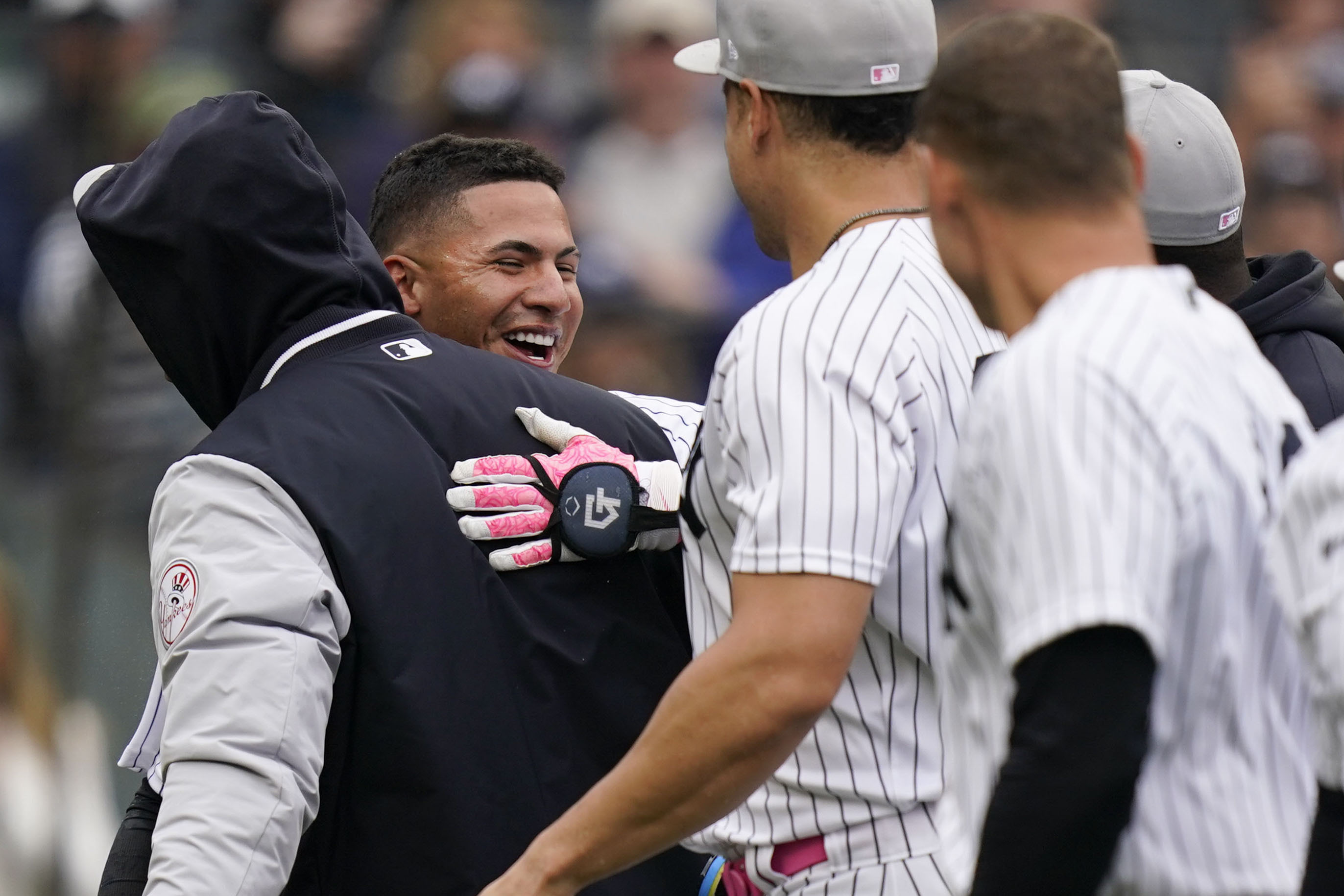 Miller homers vs King, Rangers top Yanks 4-2 to split DH