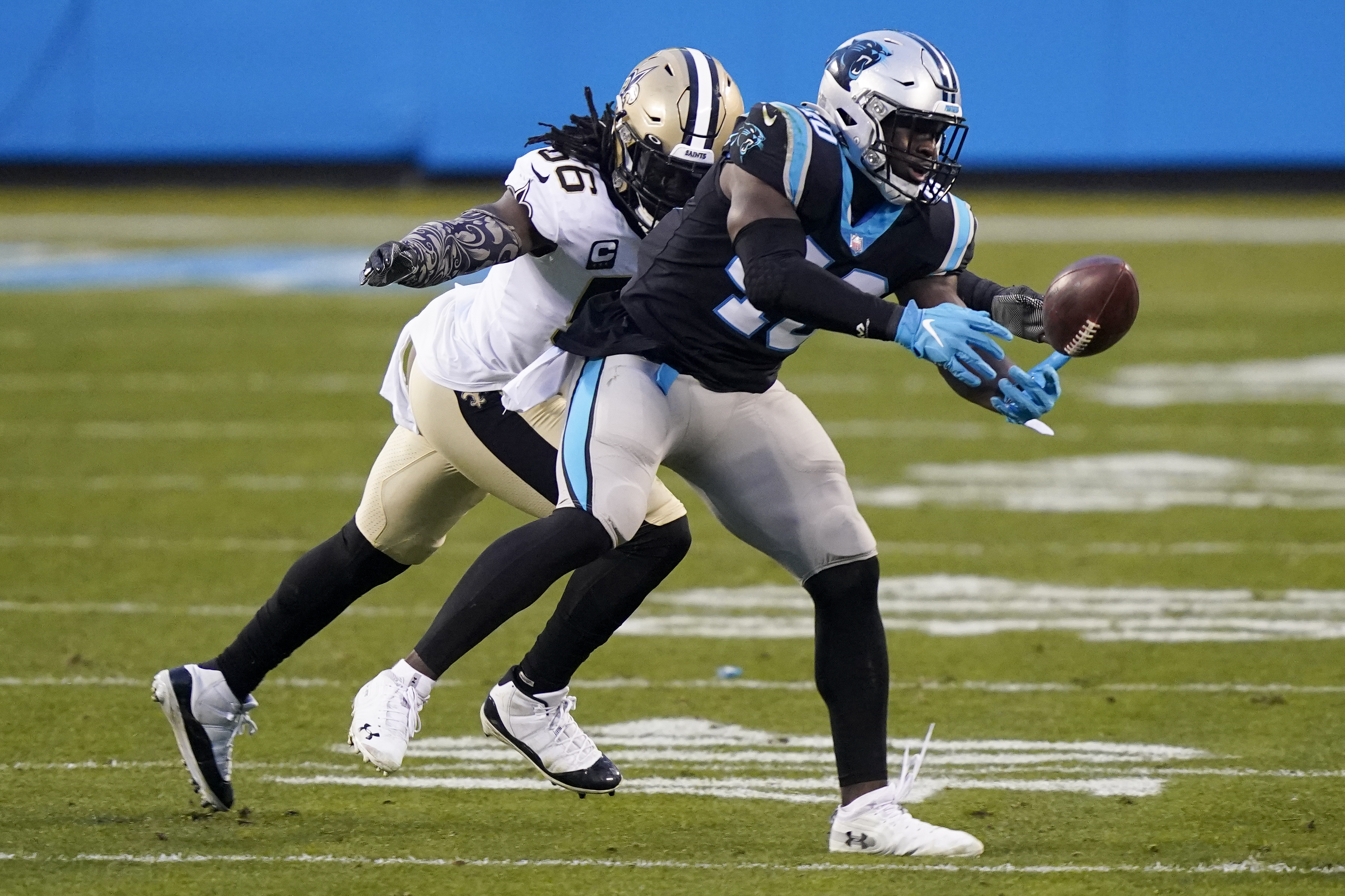 Saints rout Panthers 33-7 to earn No. 2 seed in NFC playoffs