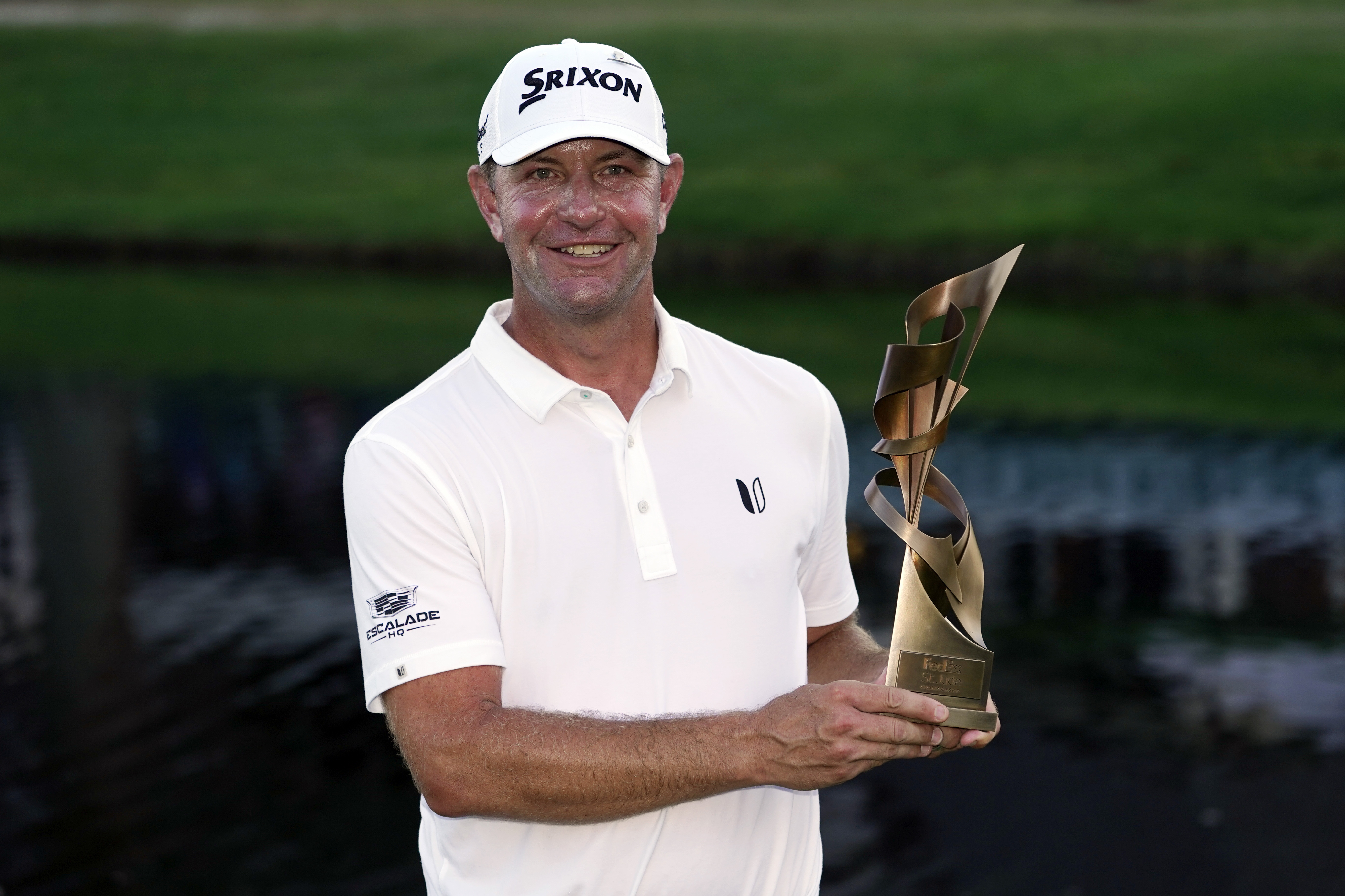Glover makes it 2 in a row by winning FedEx Cup opener in a playoff over Cantlay