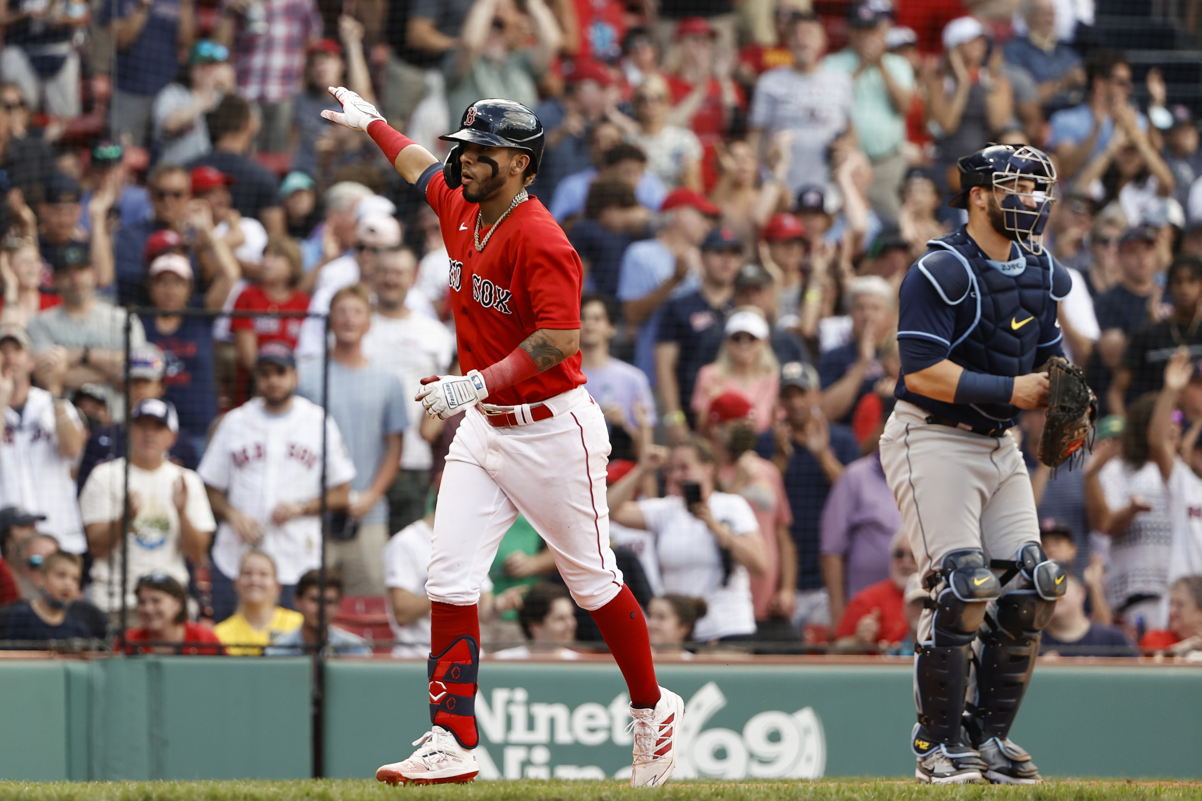 Red Sox add Vazquez, Arauz to COVID-related injured list