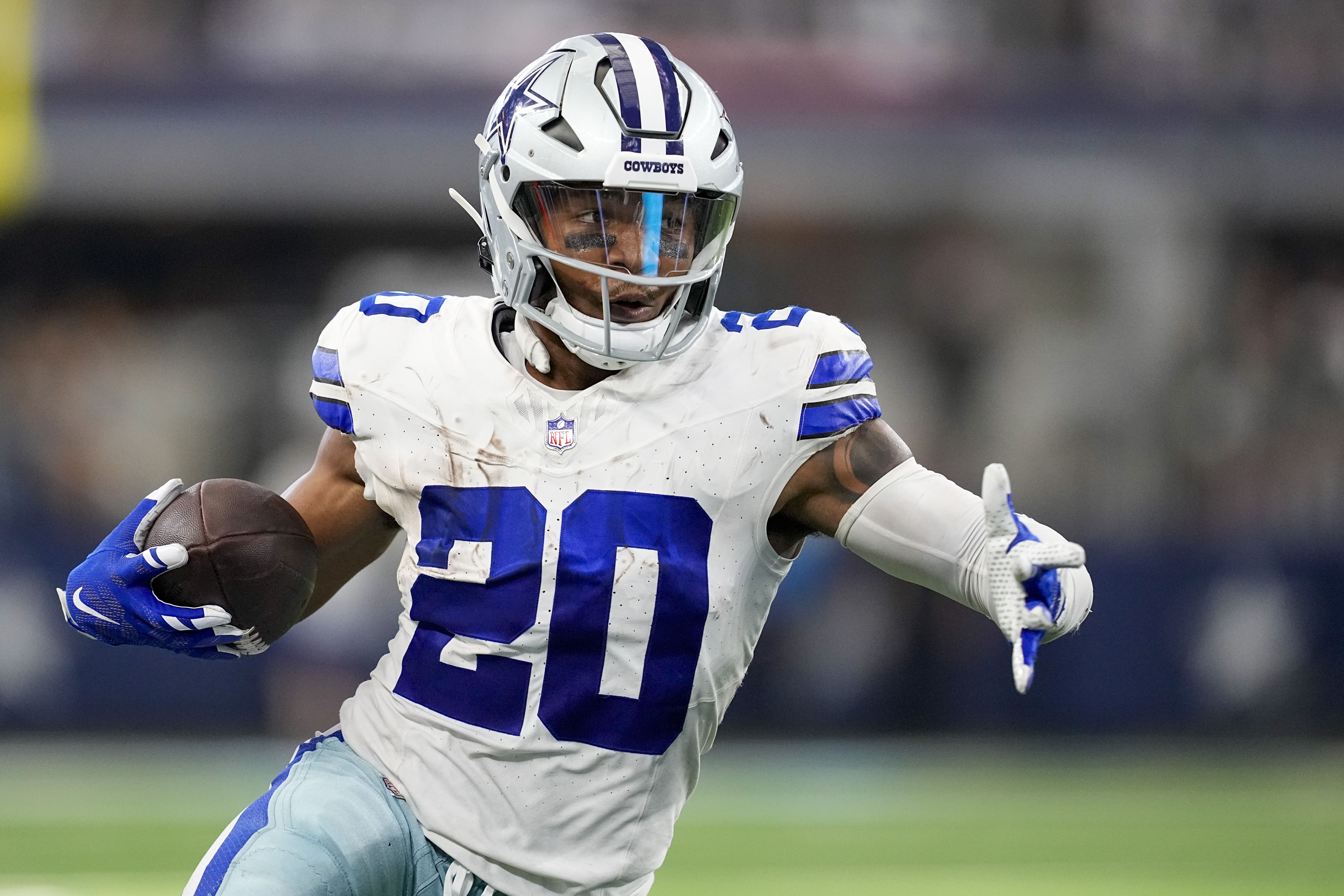 Cowboys crush Jets 30-10 behind Micah Parsons, CeeDee Lamb, Dak