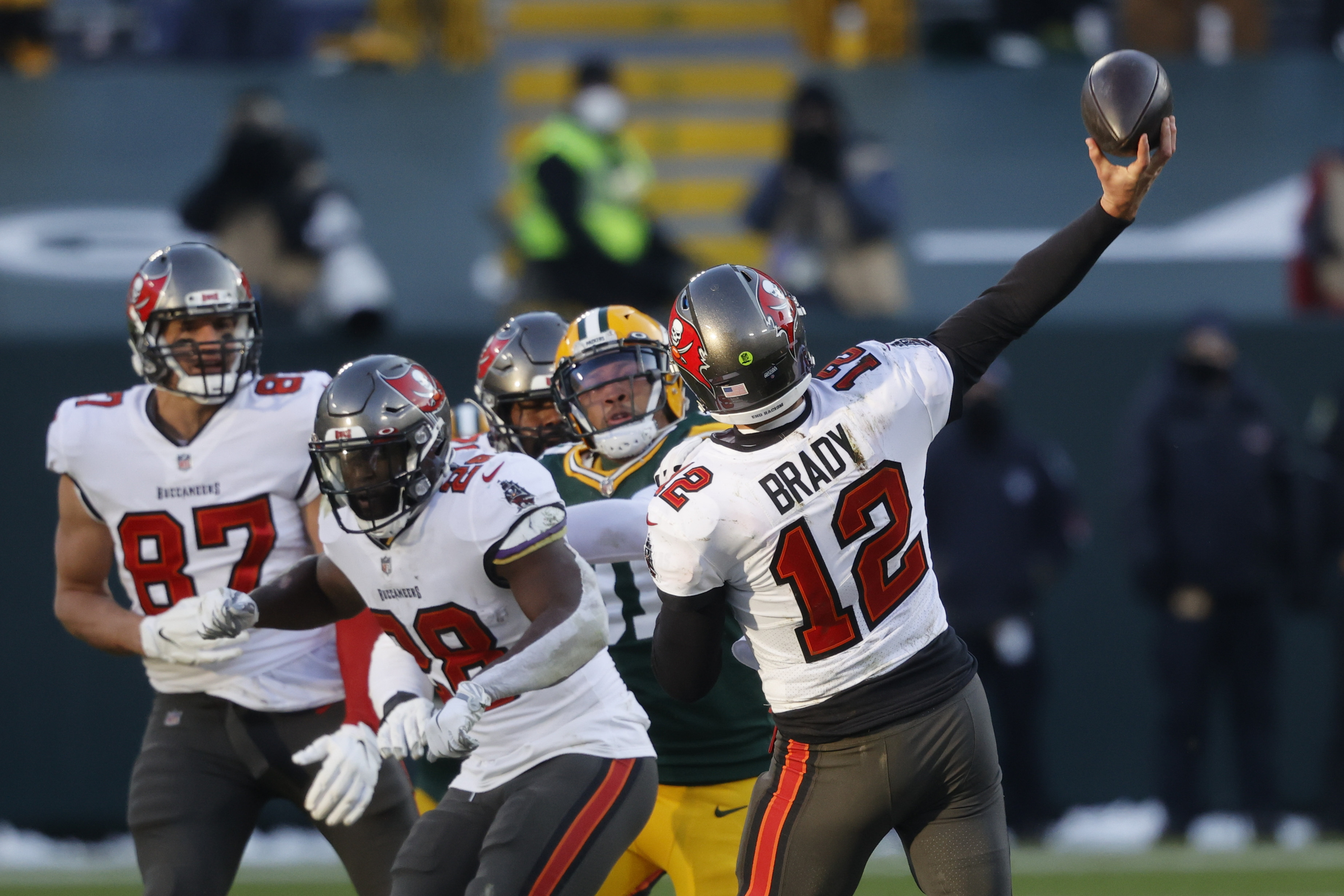 Bucs become 1st team to win Super Bowl at home