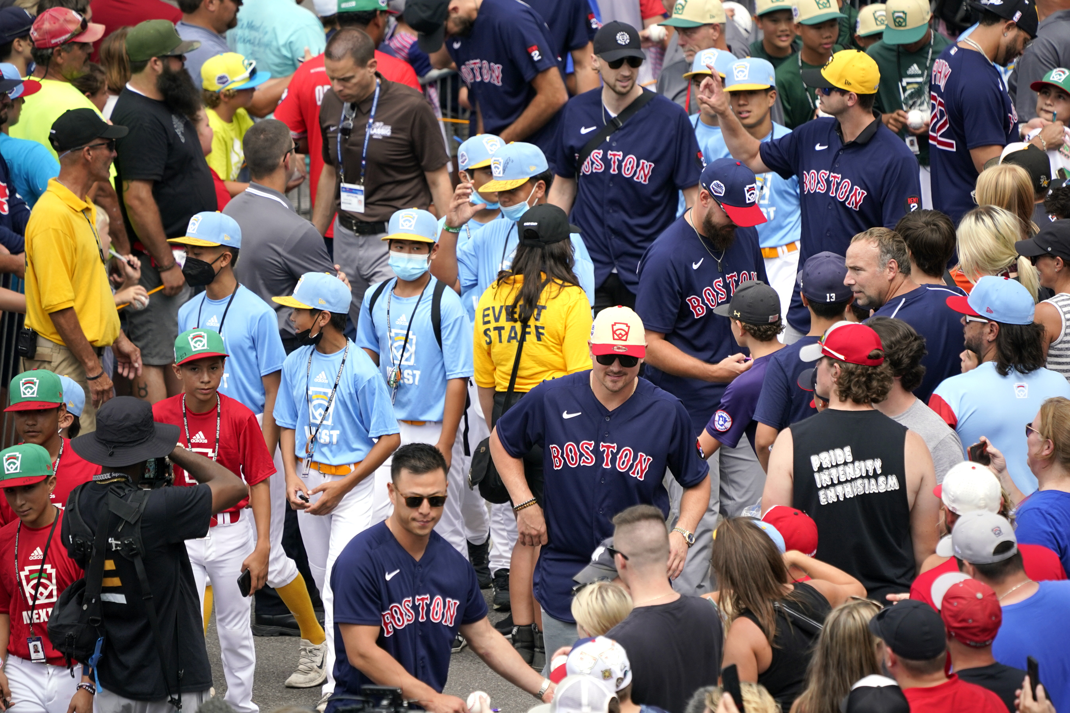 Kids Again: Red Sox, Orioles cardboard race Little Leaguers