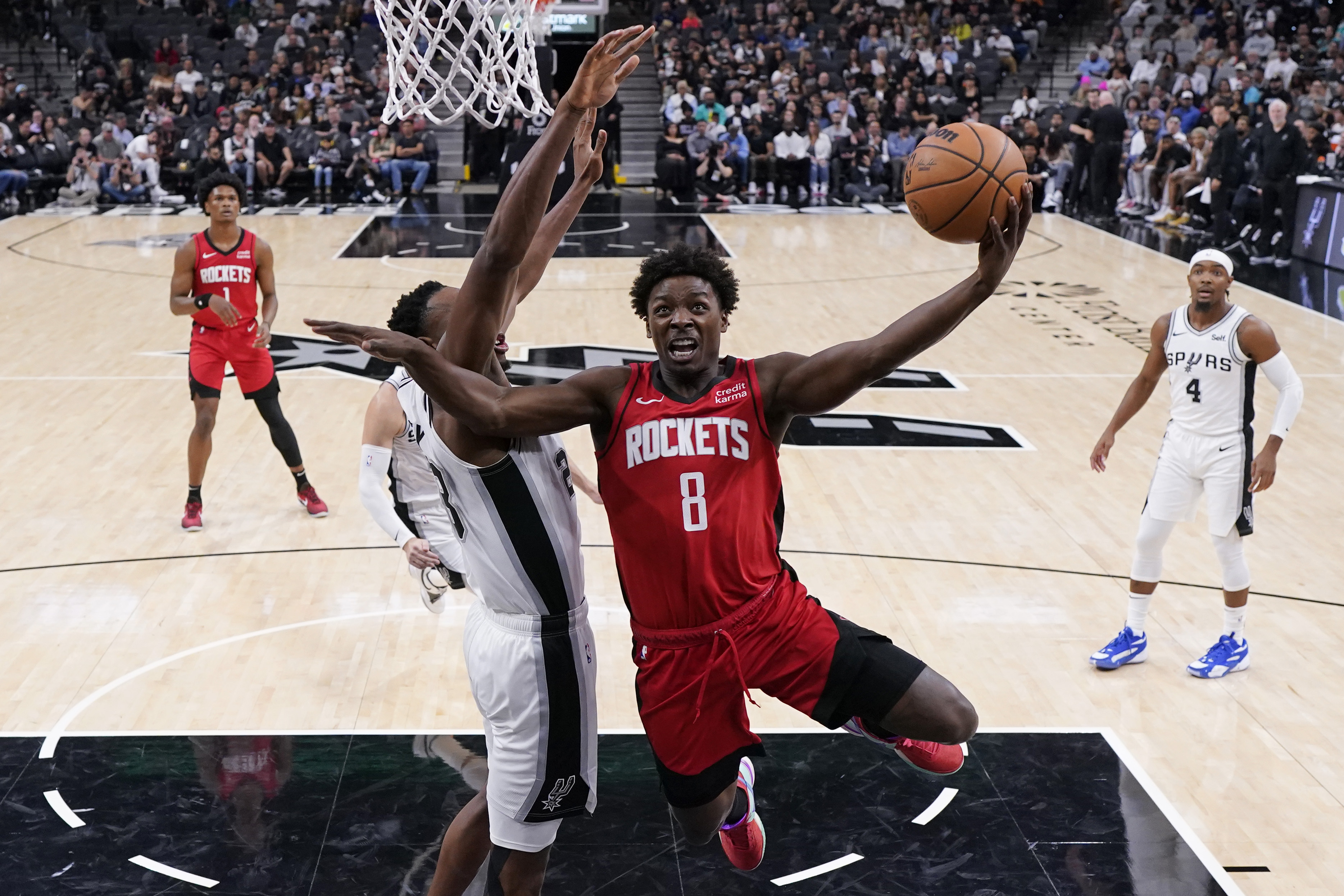 Thunder tops Rockets behind Kevin Durant's strong finish