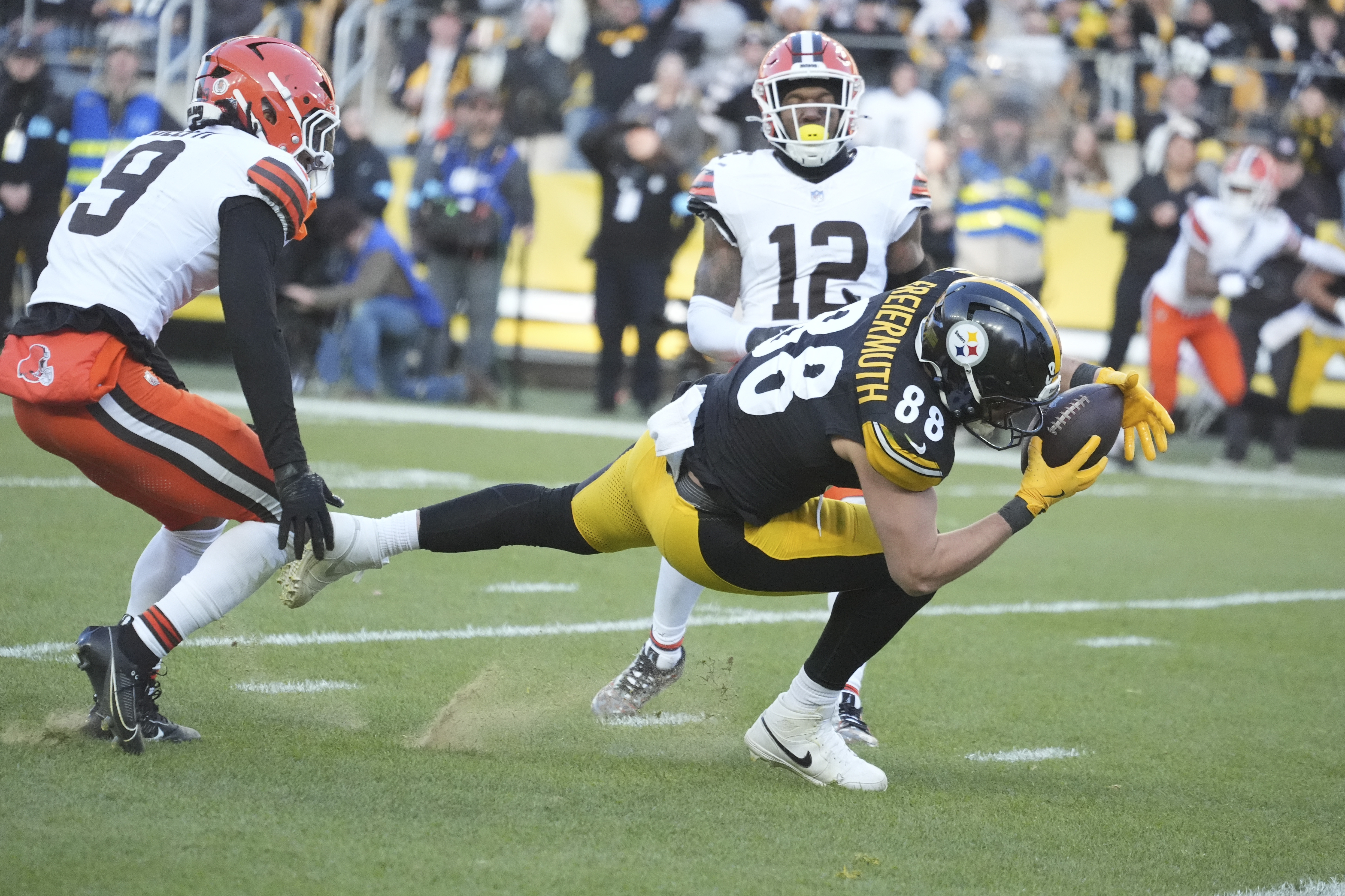 A hamstring injury silenced George Pickens. His Steelers teammates
