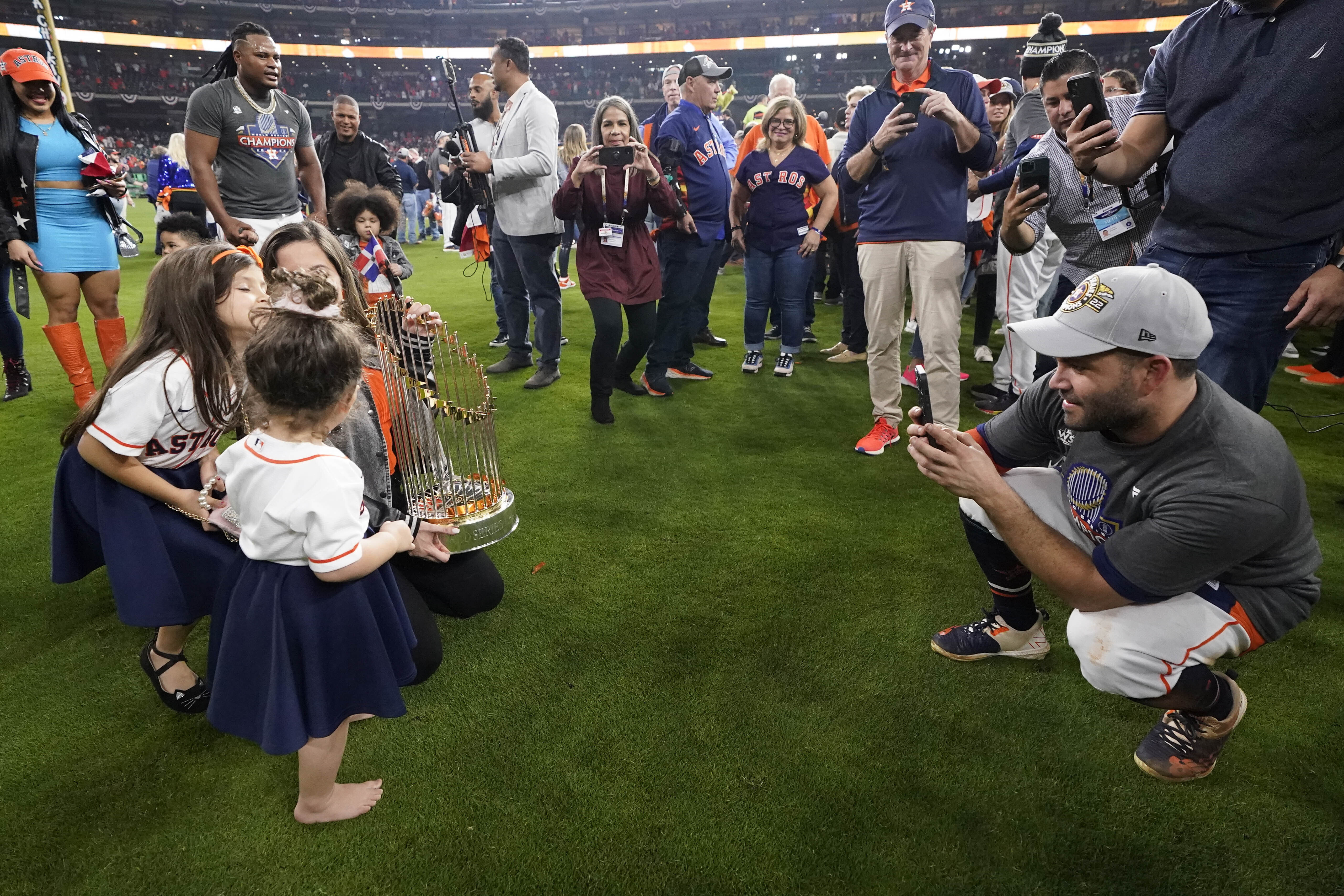 Yordan Alvarez blasts Astros, Dusty Baker to World Series title