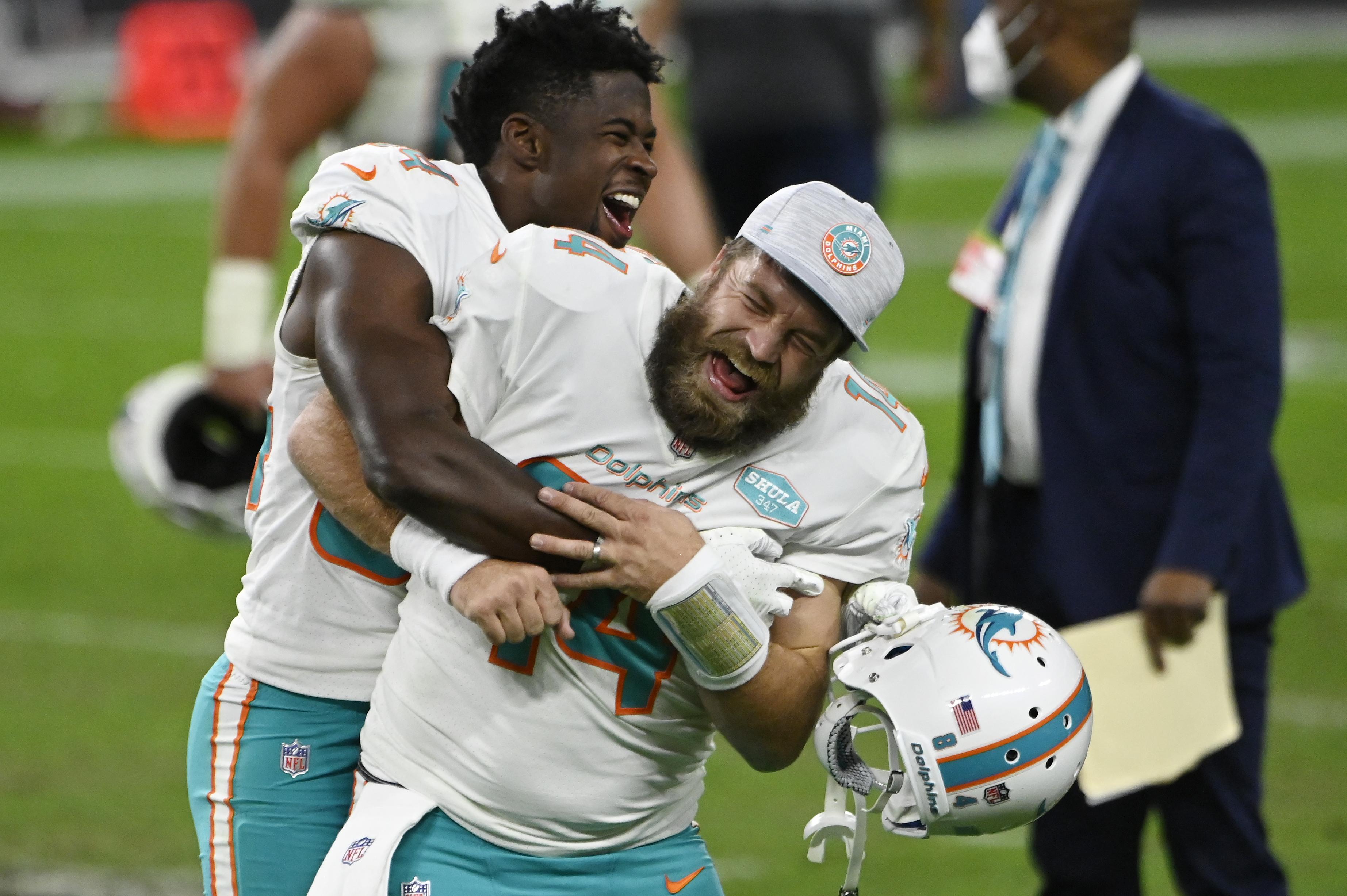 A shirtless Ryan Fitzpatrick cheered on Bills in playoff win over Patriots  - The Washington Post