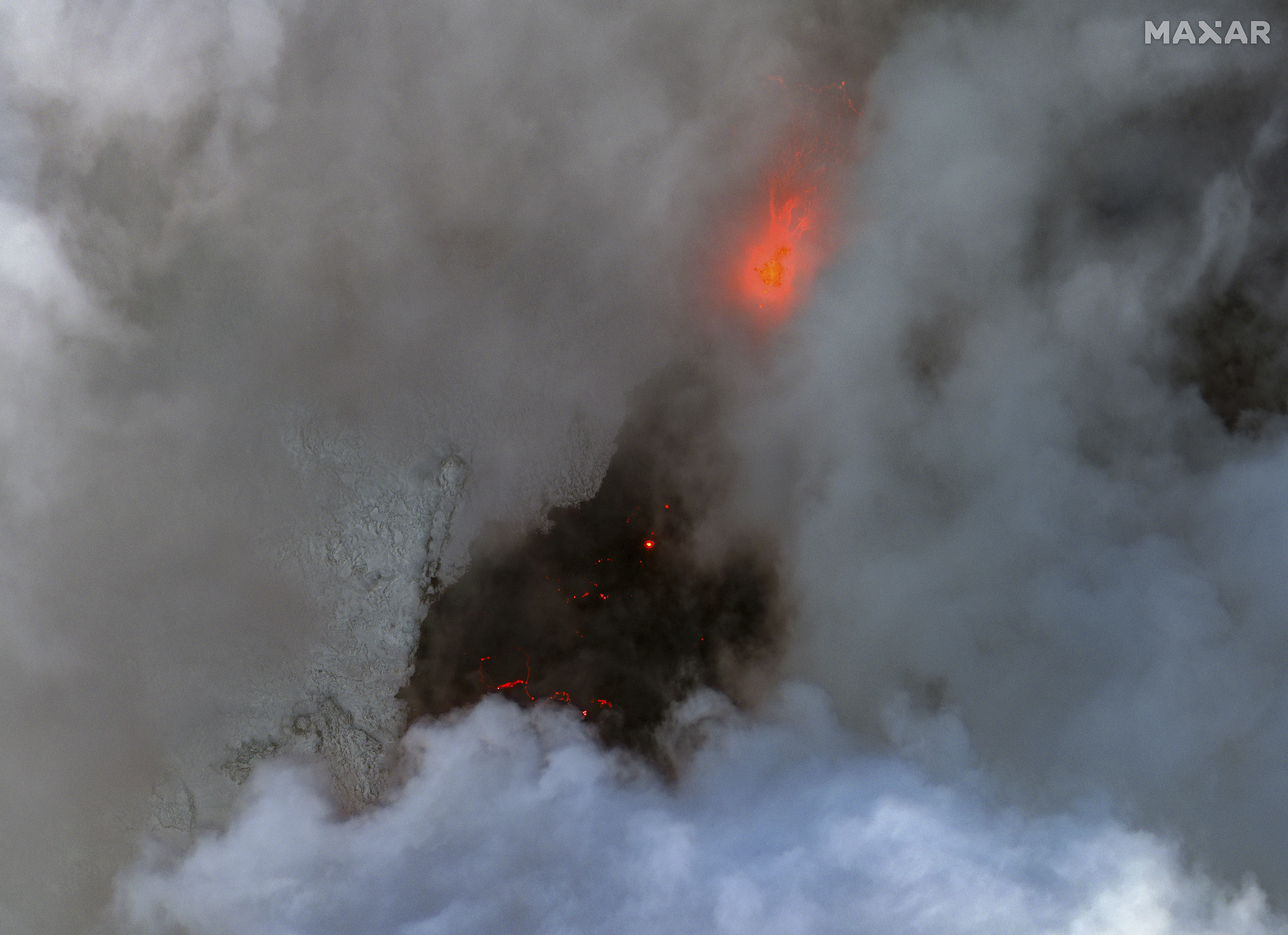 Iceland's Blue Lagoon spa closes temporarily as earthquakes put area on  alert for volcanic eruption