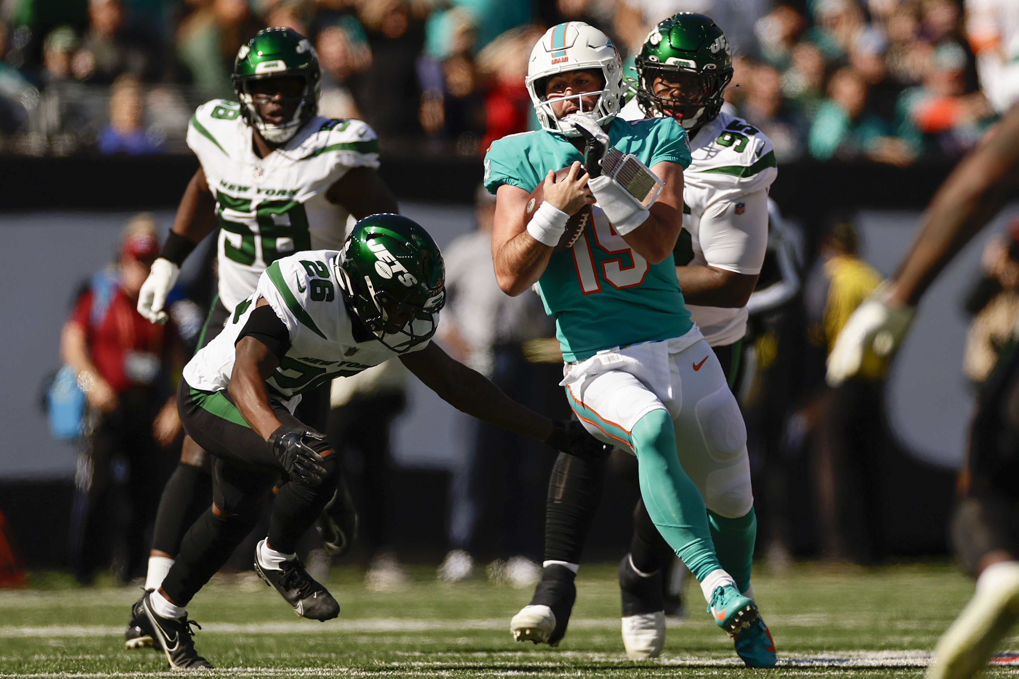 Jets run past Dolphins 40-17, snap 12-game skid vs. AFC East