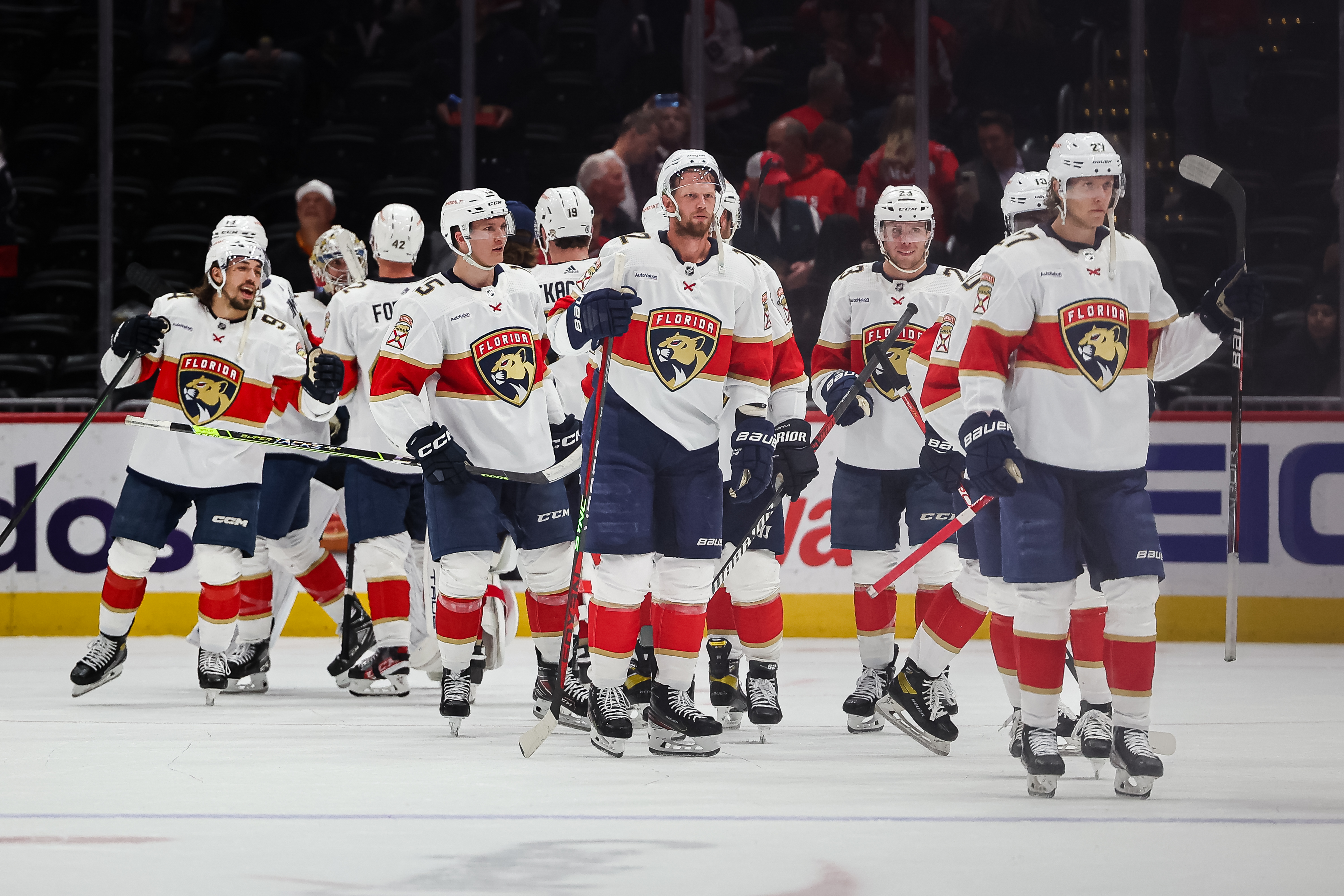 Tkachuk scores late, Panthers beat short-handed Capitals 4-2