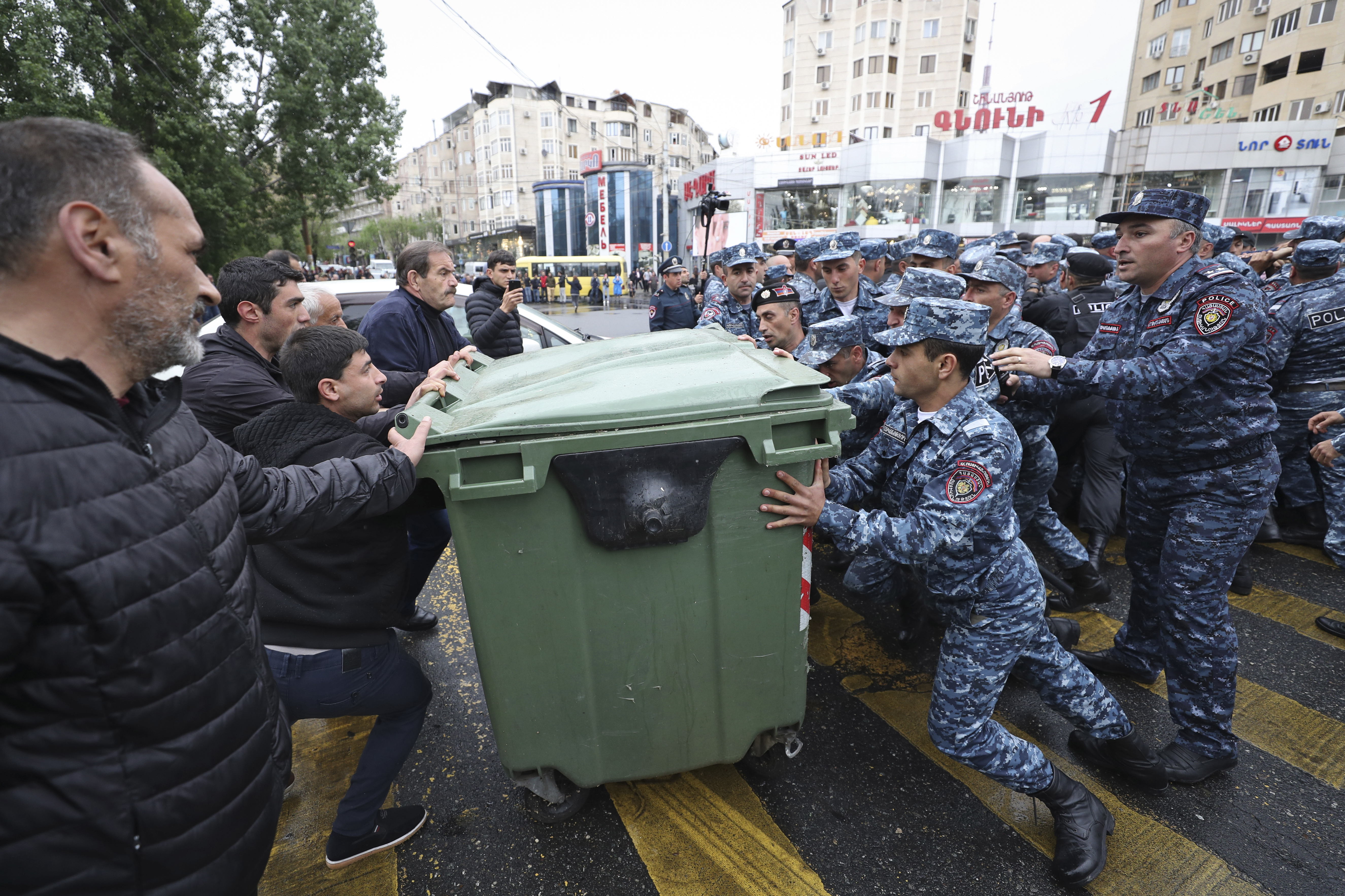 Armenia detains 180 protesters calling on Pashinyan to quit