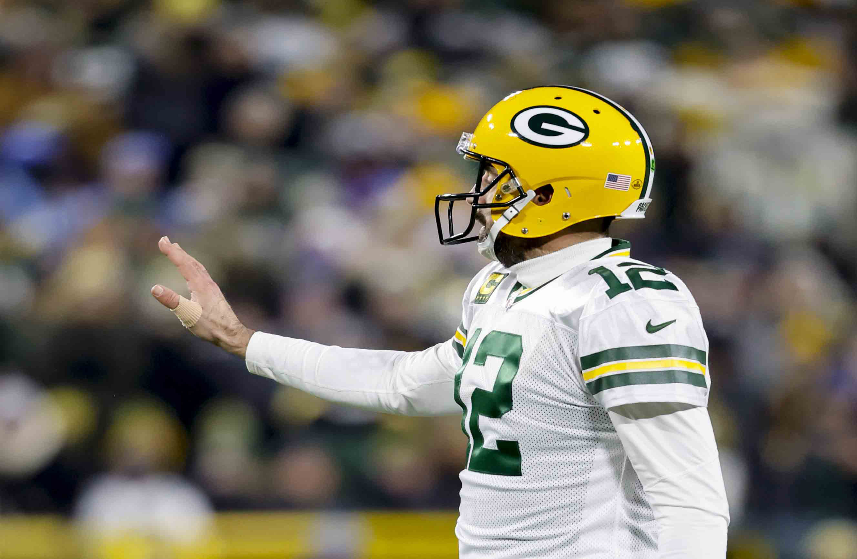 Aaron Rodgers says he's been playing with broken thumb