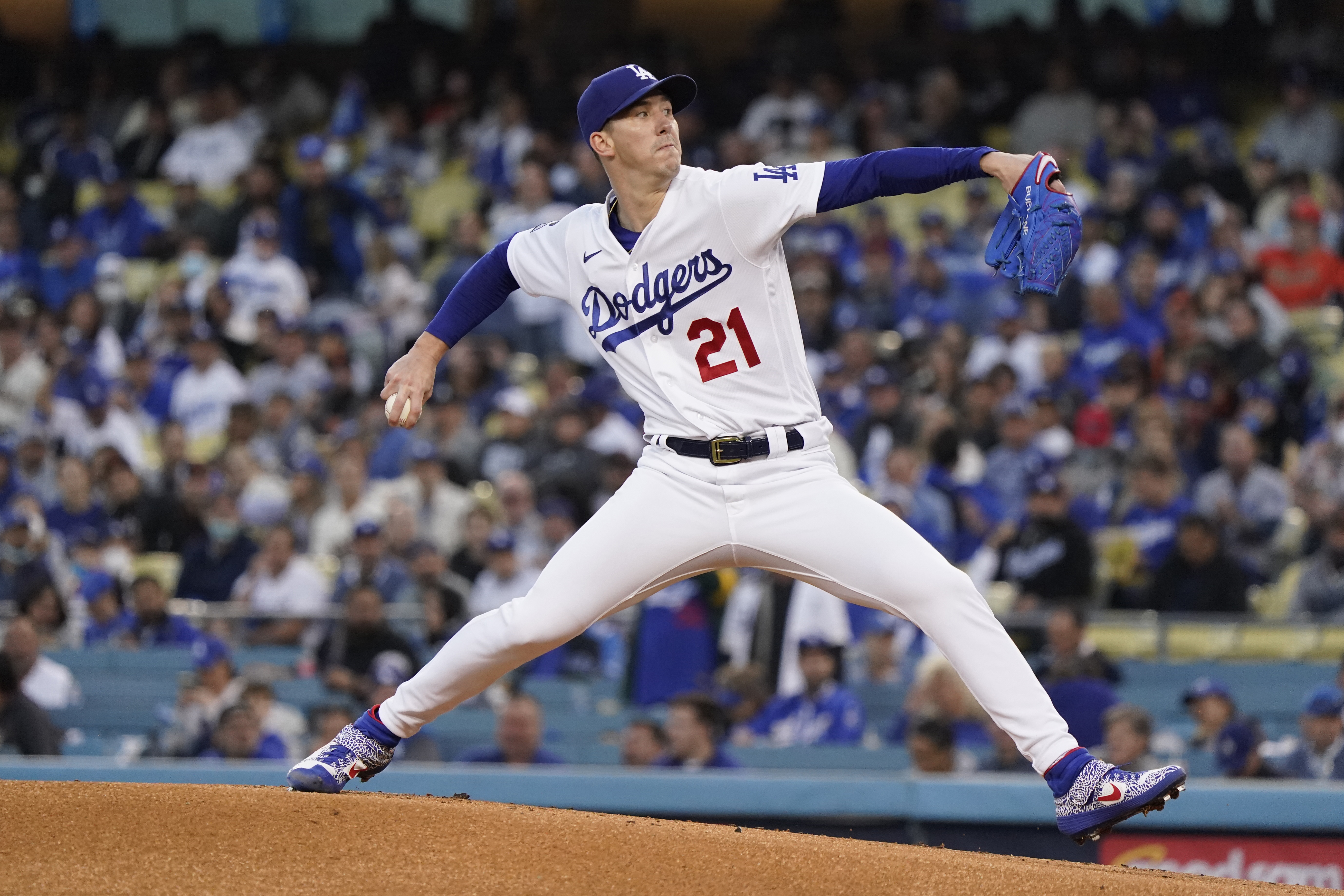 Dodgers beat Giants 7-2, force decisive Game 5 in NLDS