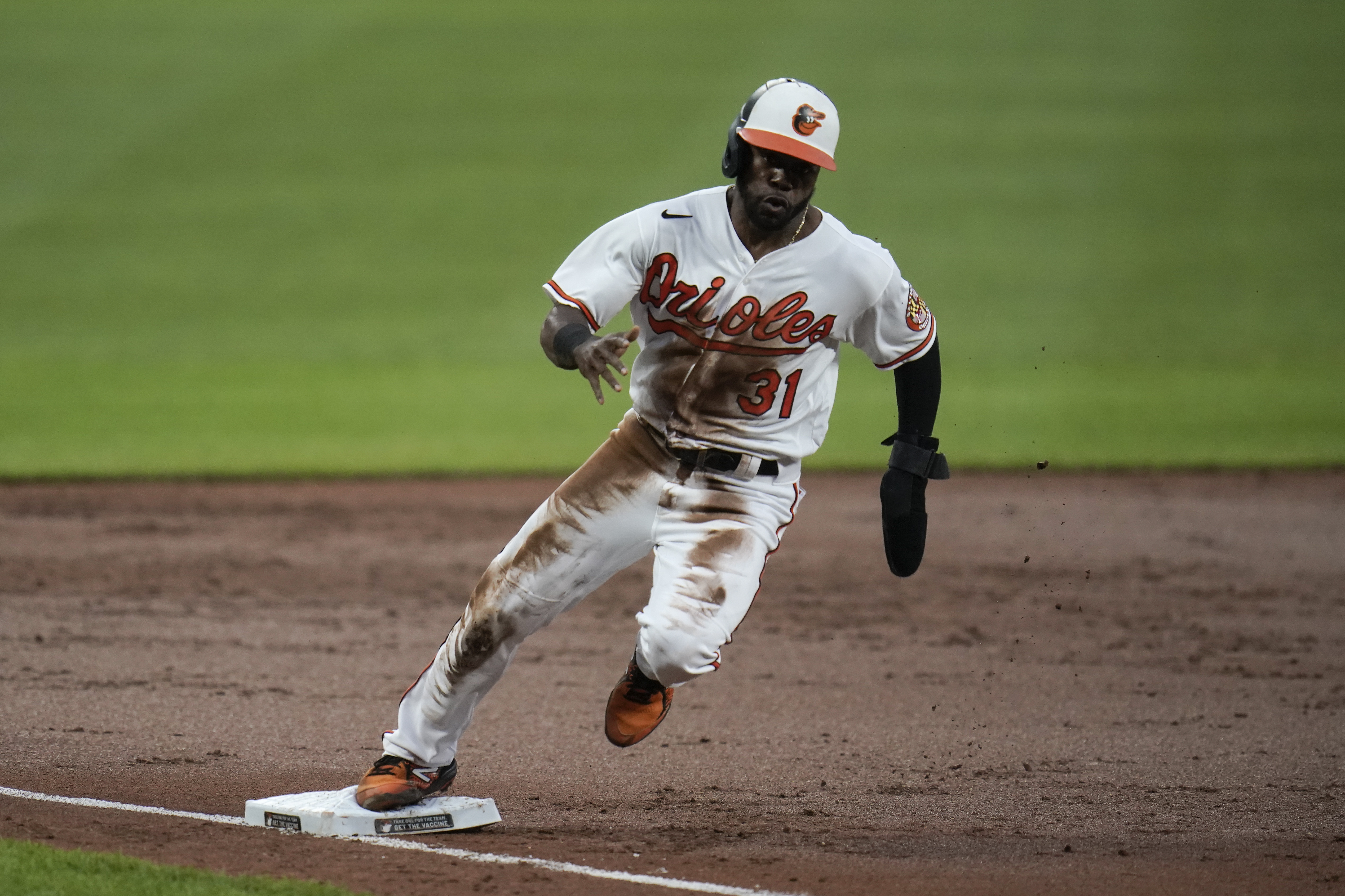 Orioles OF Cedric Mullins leaves game in 2nd inning with right quadriceps  tightness