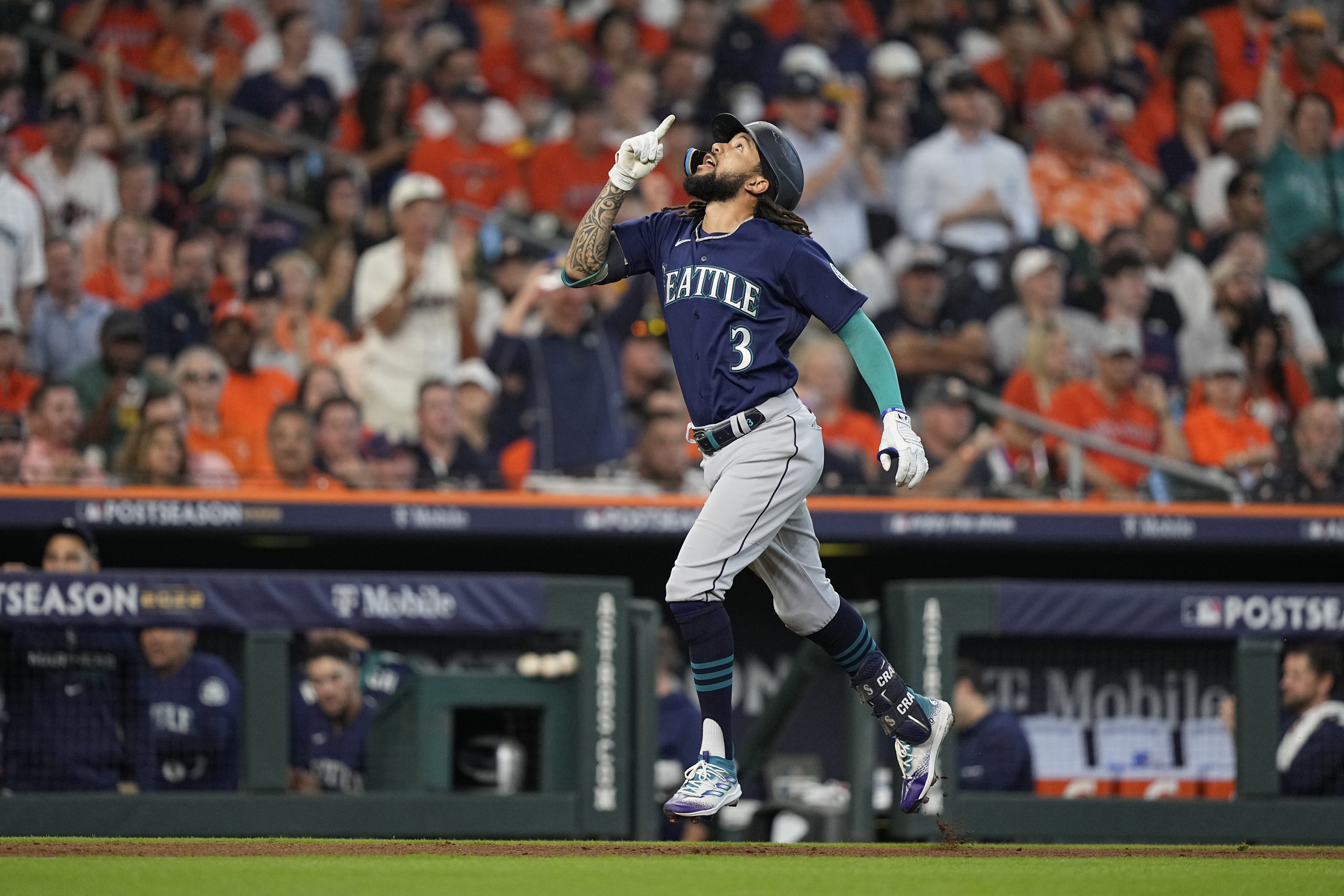 Alvarez hits 3-run HR vs Ray in 9th, Astros jolt M's in ALDS – KGET 17