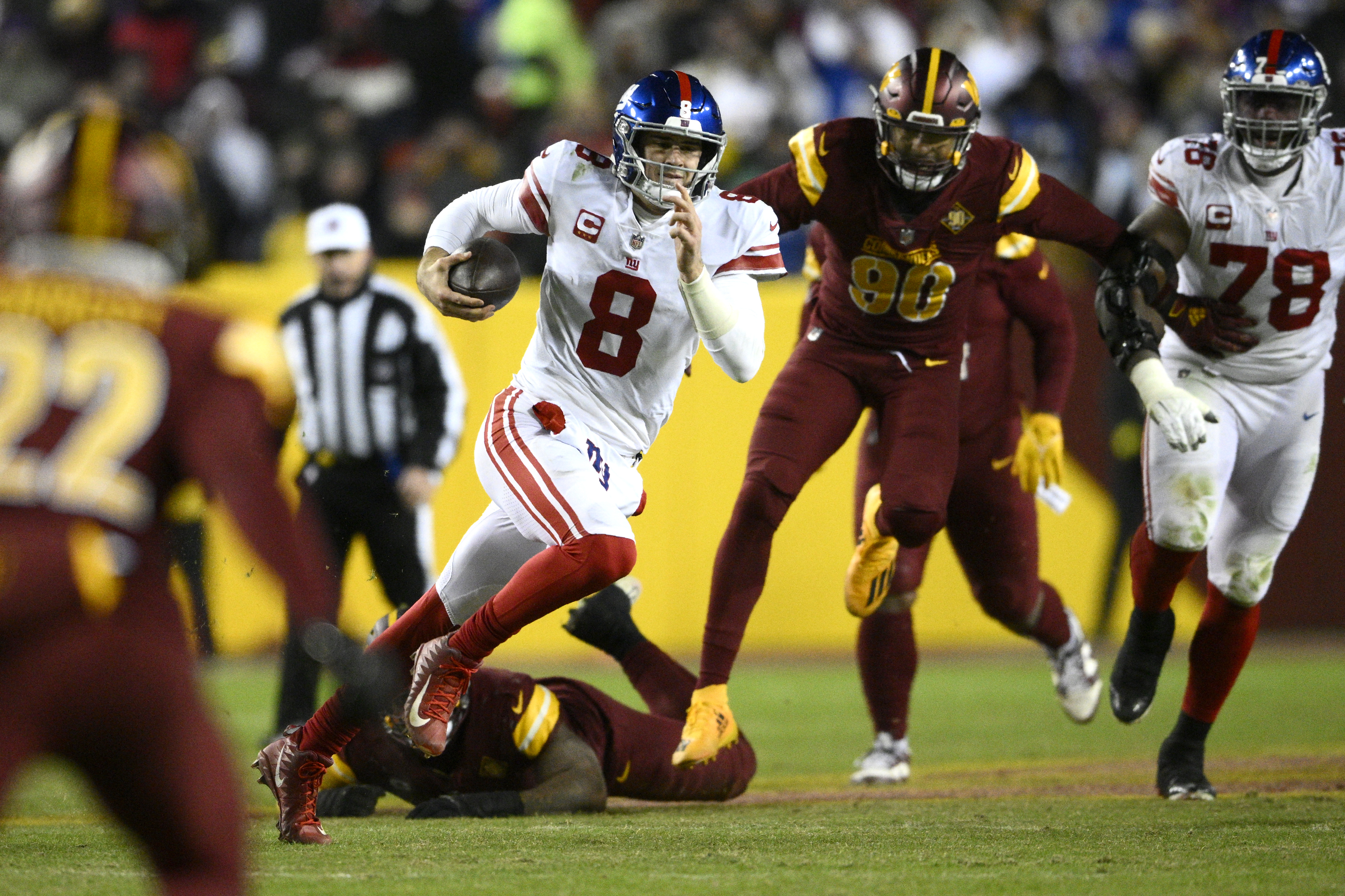 Kayvon Thibodeaux, Giants beat Commanders in prime time to end winless  streak 