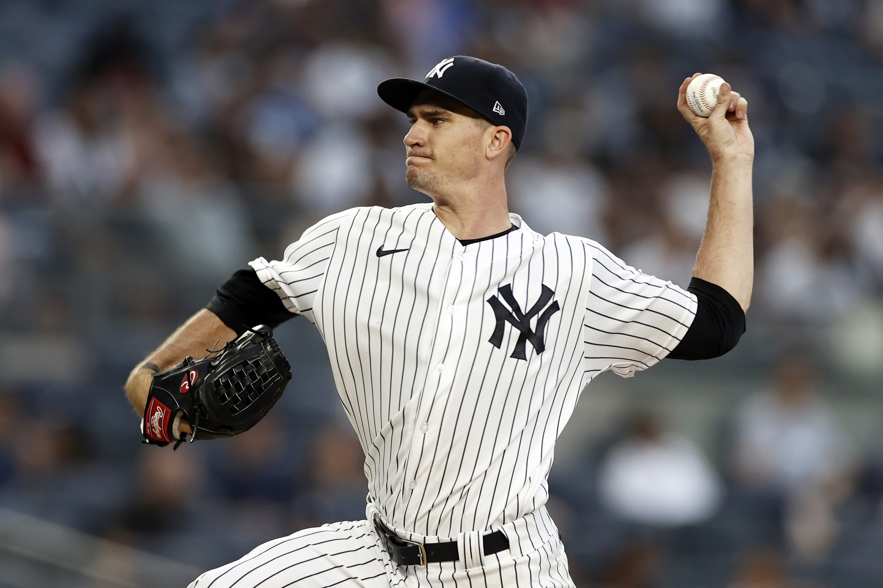 Bronx cheer: Velazquez helps streaking Yanks sweep Red Sox