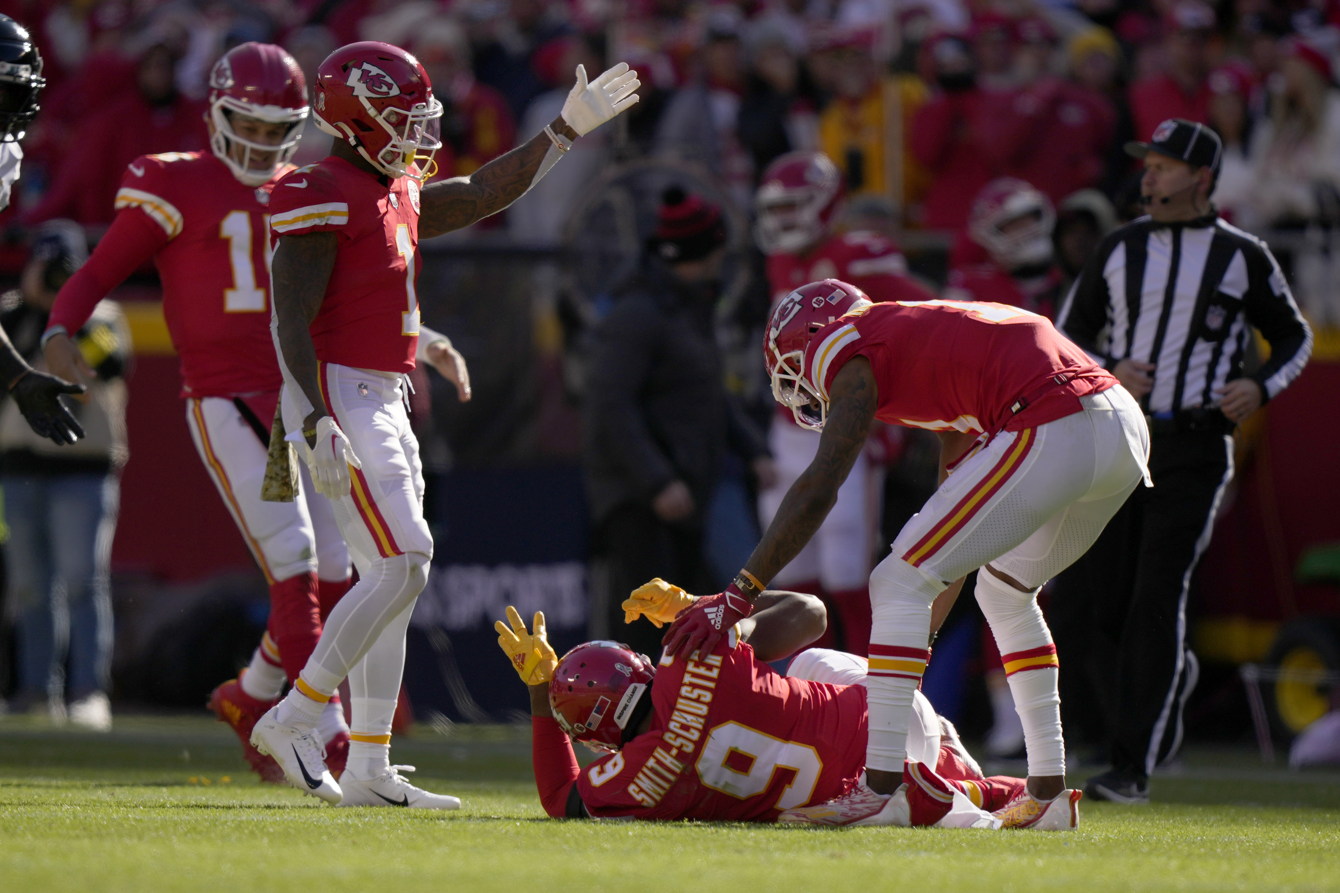 NFL: Chiefs' Patrick Mahomes May Have Tweaked Nerve, In Concussion