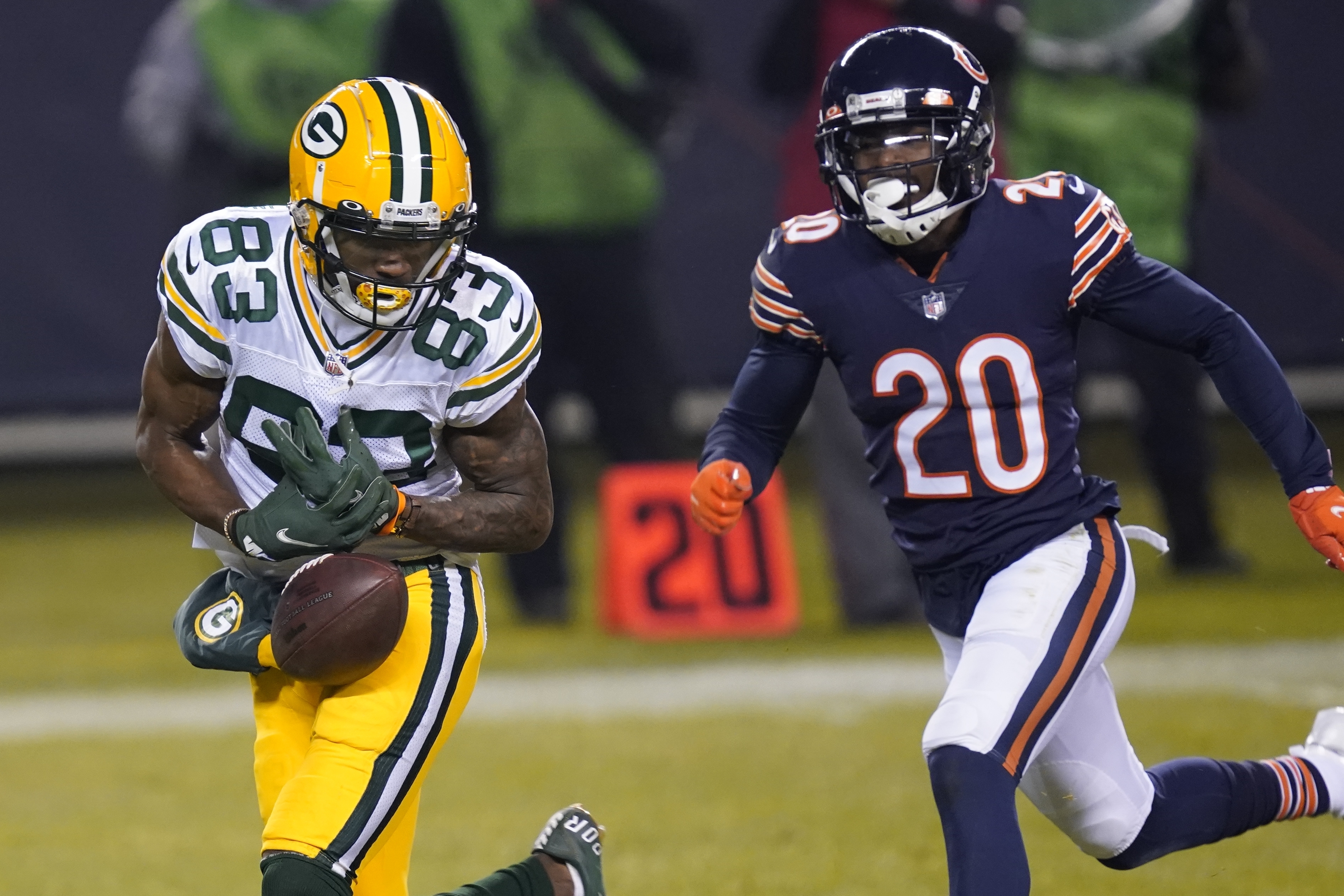 Montgomery breaks out, scores 3 TDs on Packers