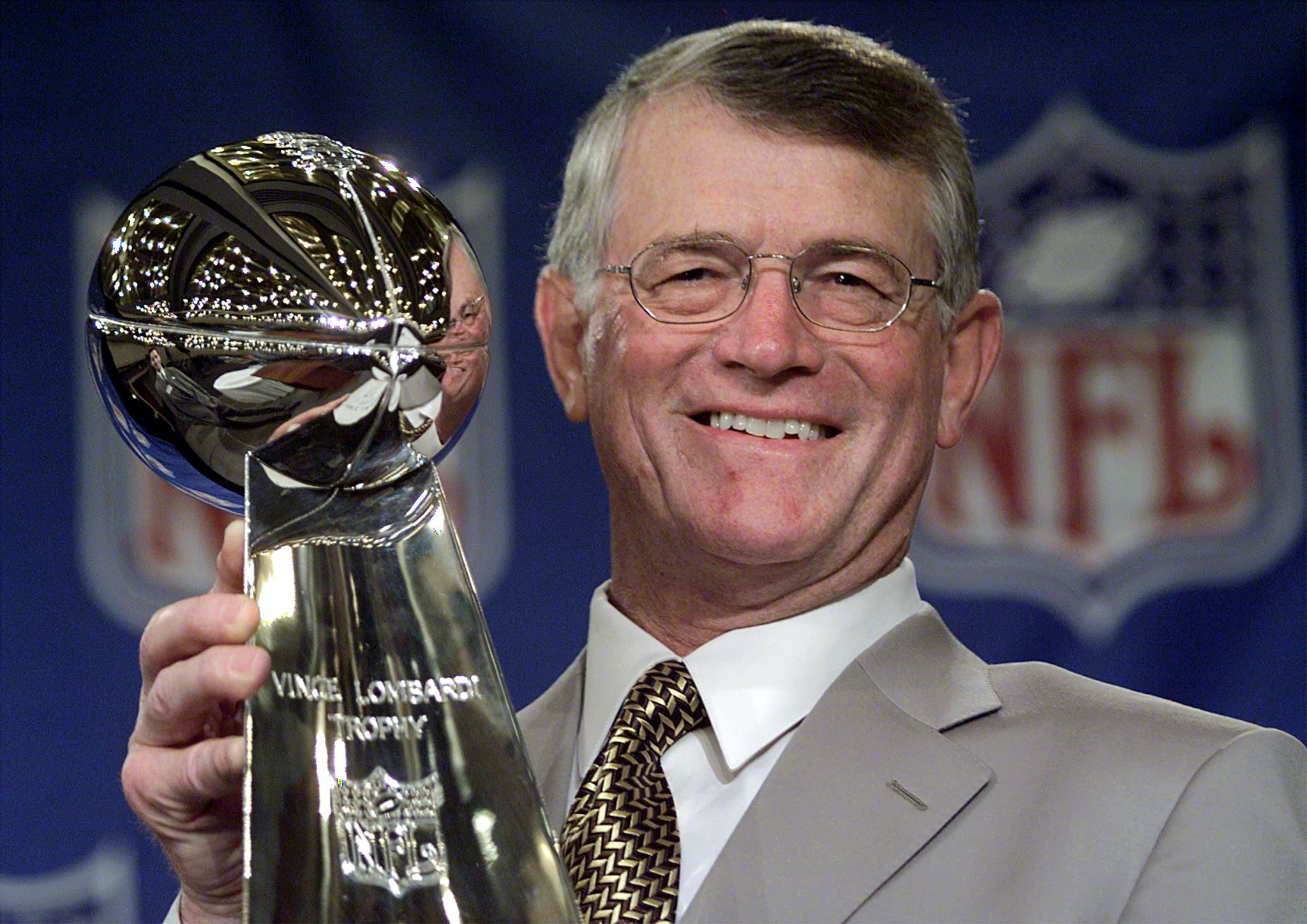 Former Broncos, Falcons, Giants coach Dan Reeves dies at 77