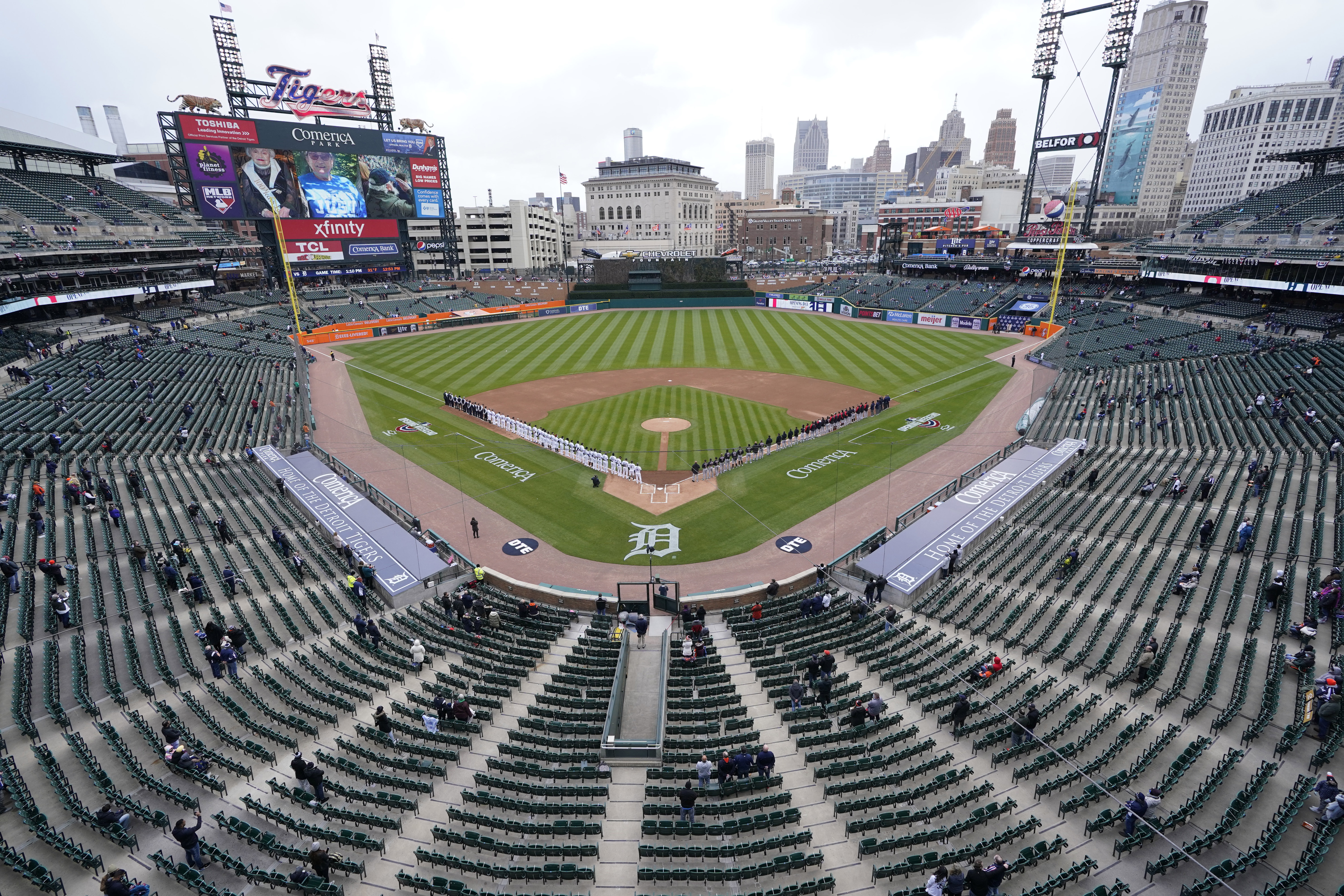 Detroit Tigers to move in center field fence, lower some walls at