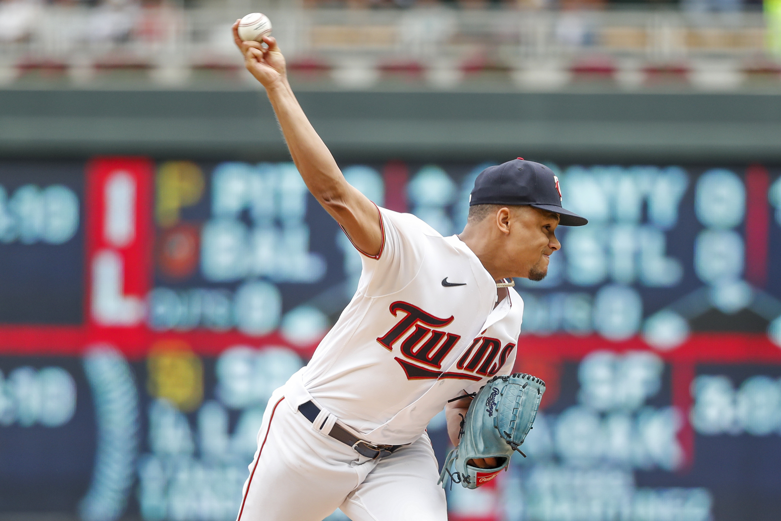 Twins recover from blown lead to topple A's, 10-7