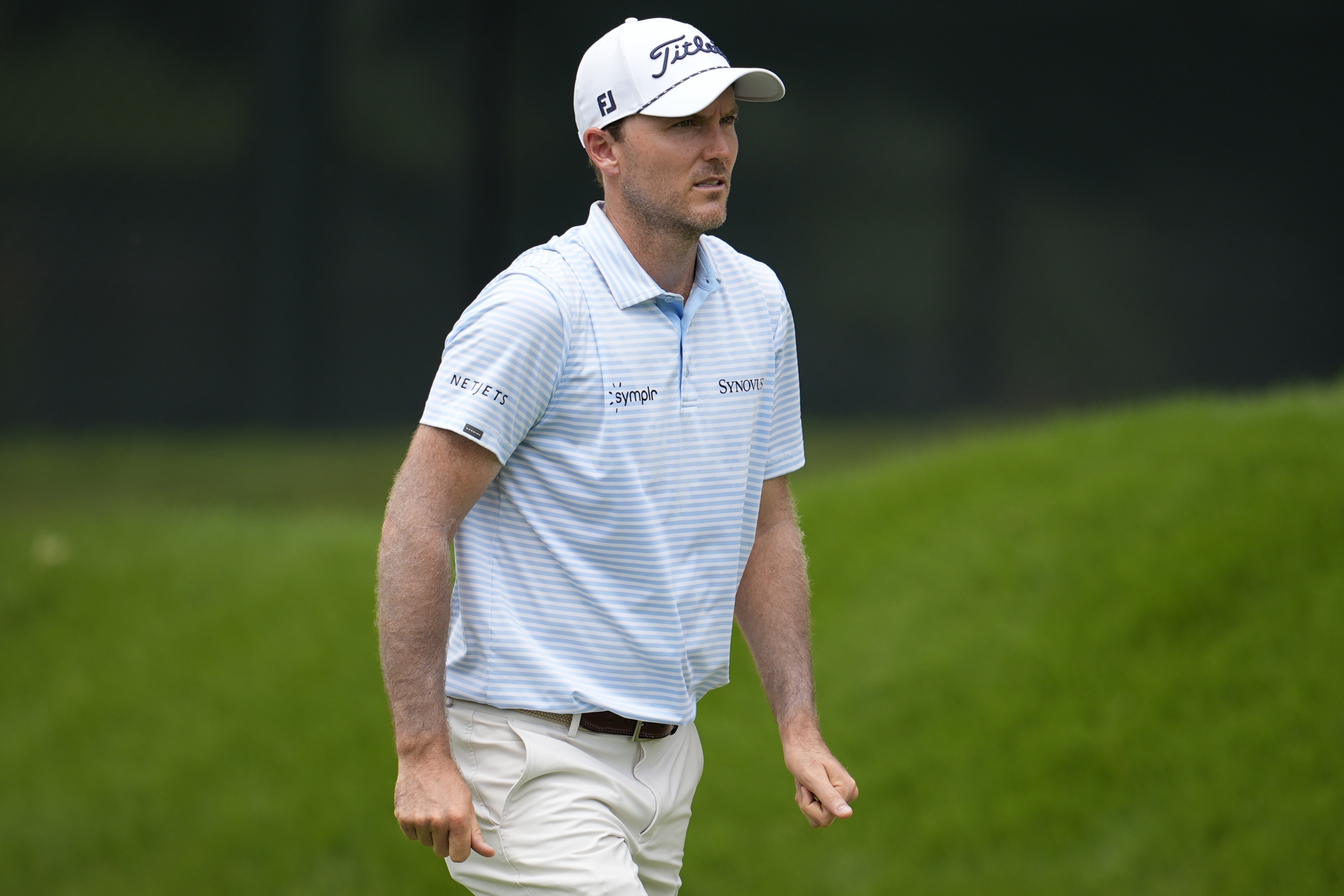 Russell Henley birdies last 3 holes for a 61 to lead Tour