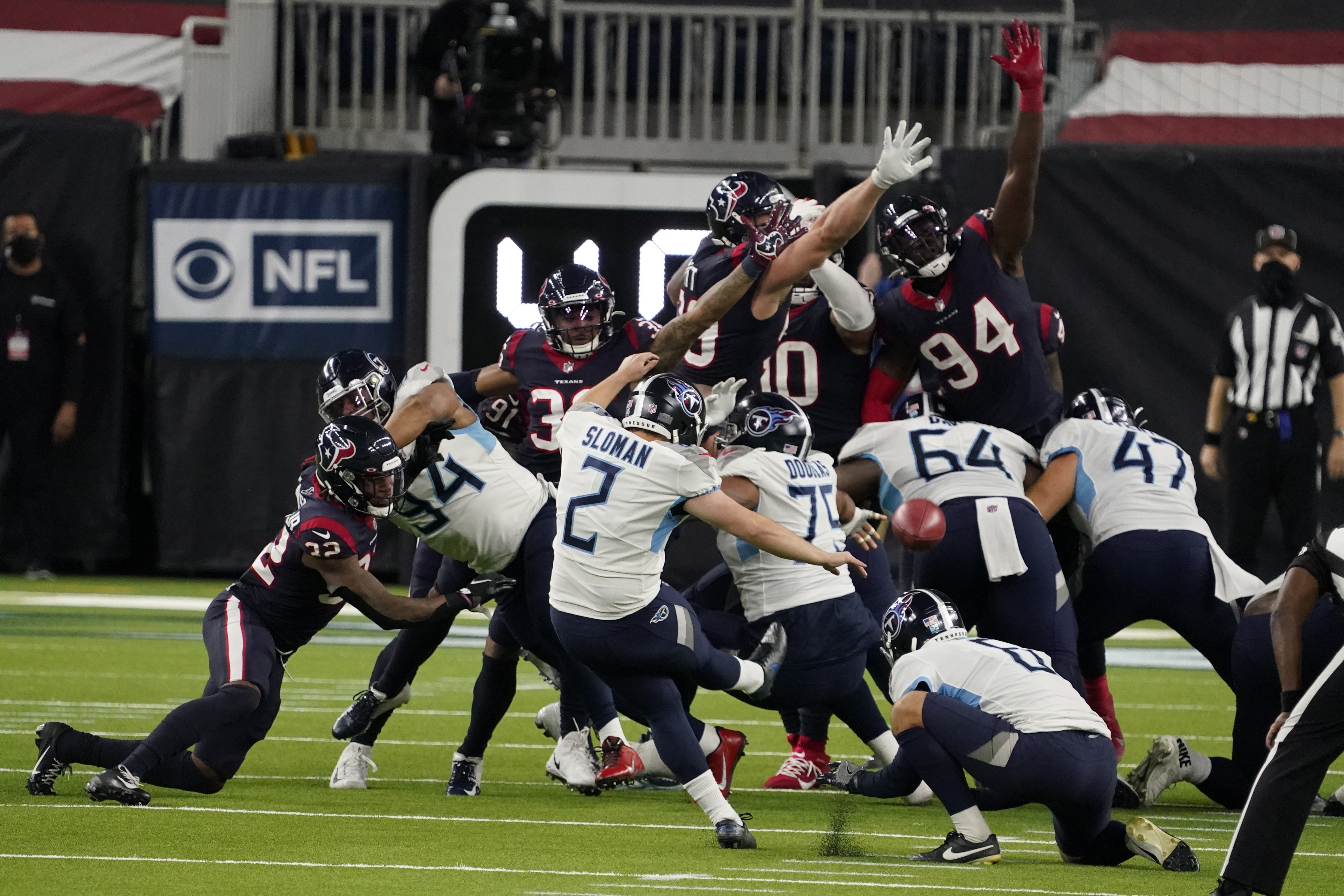 Titans' Derrick Henry surpasses 2,000 rushing yards in win over Texans 