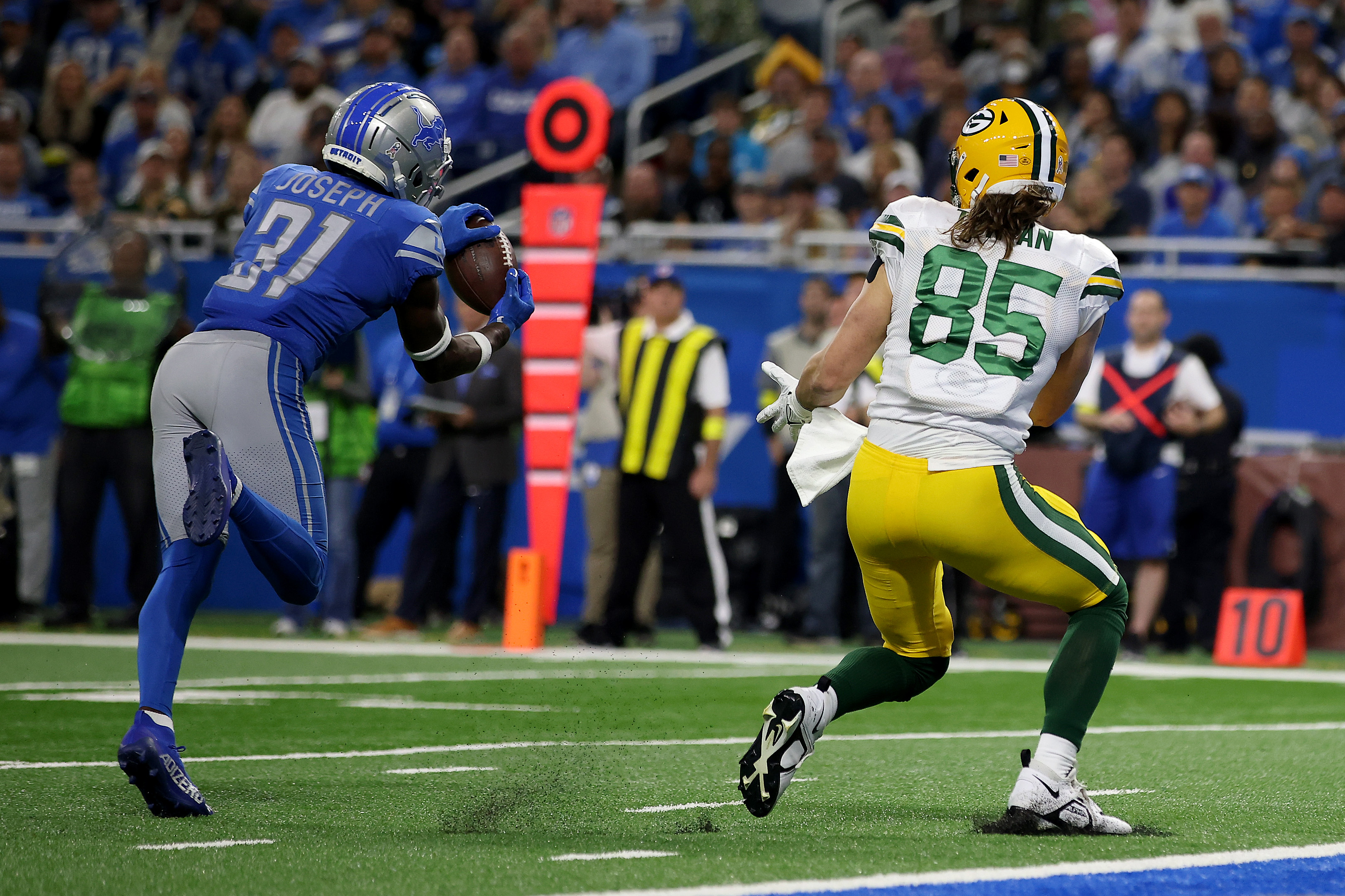 Sparks Fly': Serenading a Detroit Lions season on the brink