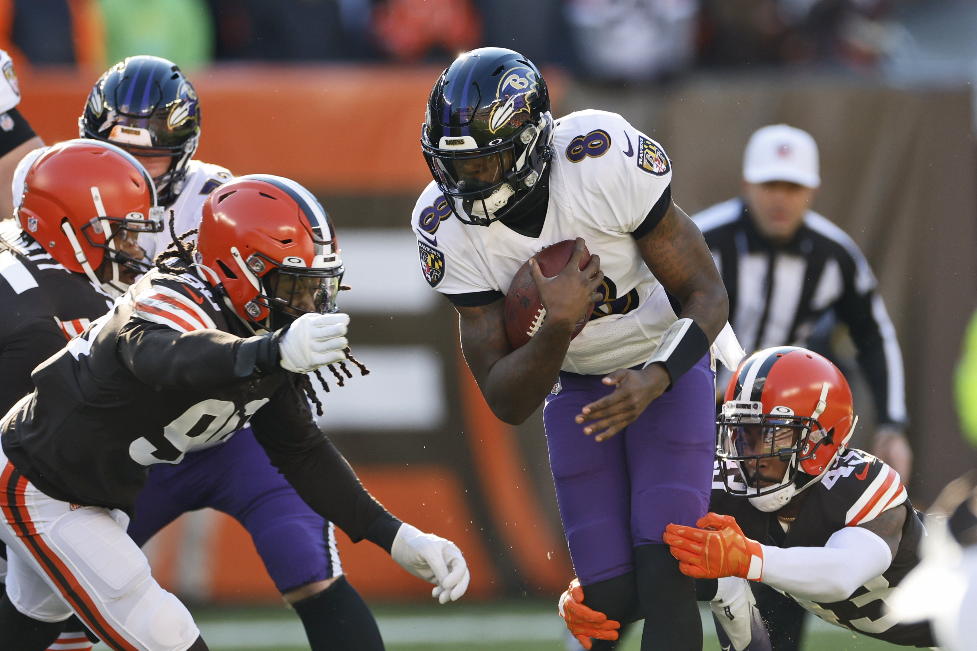 Ravens' Jackson shrugs off leg injury, keeps focus on wins