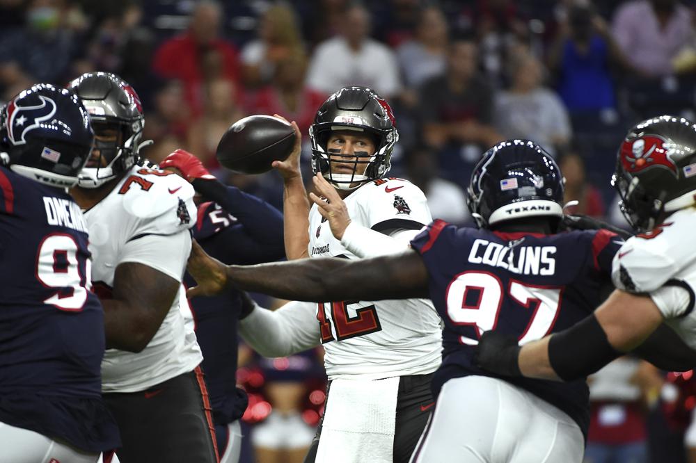 Tom Brady plays one drive in the Buccaneers' preseason opener