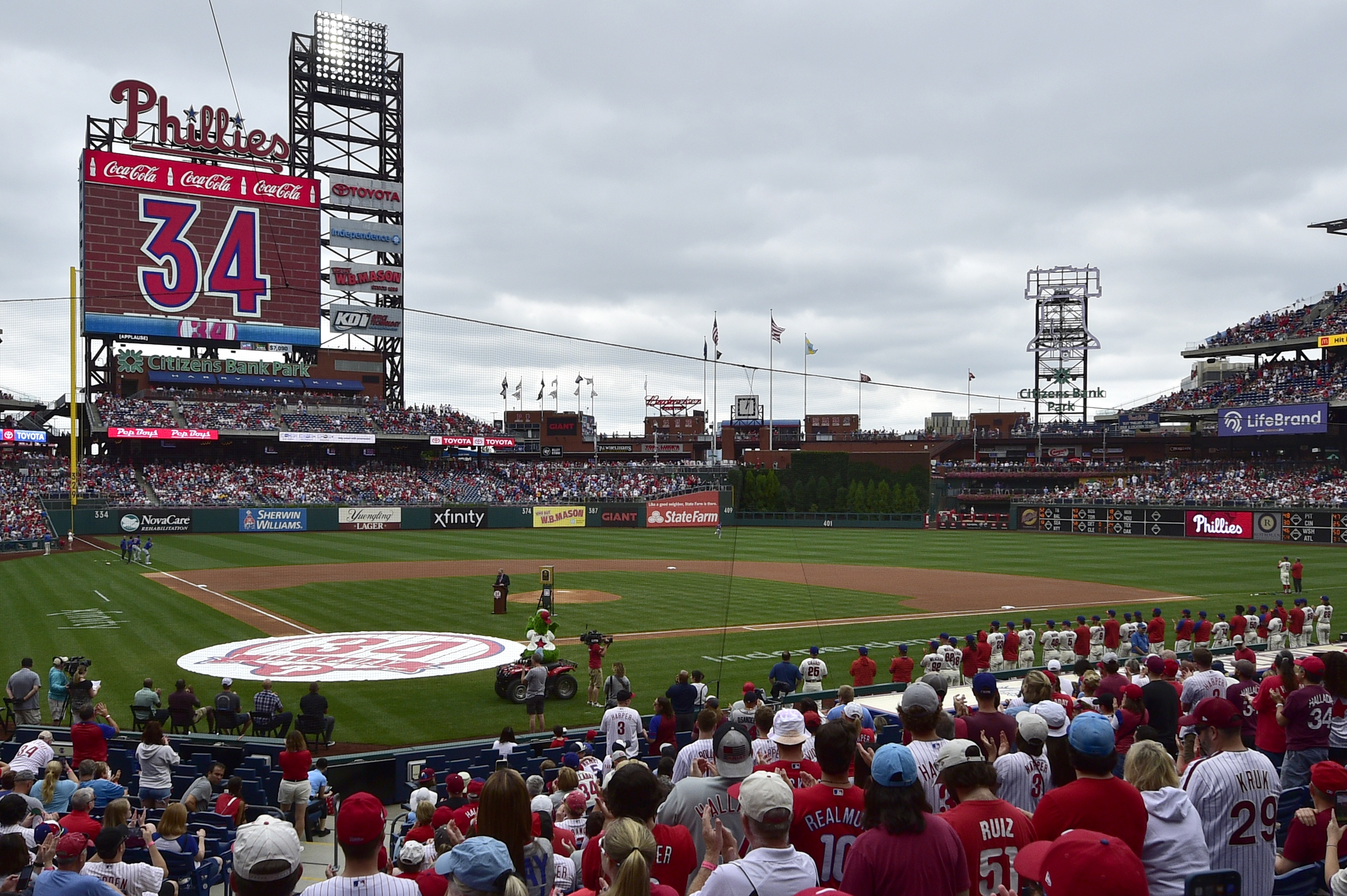 Roy Halladay's Wife Gives Emotional Speech At Hall Of Fame Ceremony - The  Spun: What's Trending In The Sports World Today