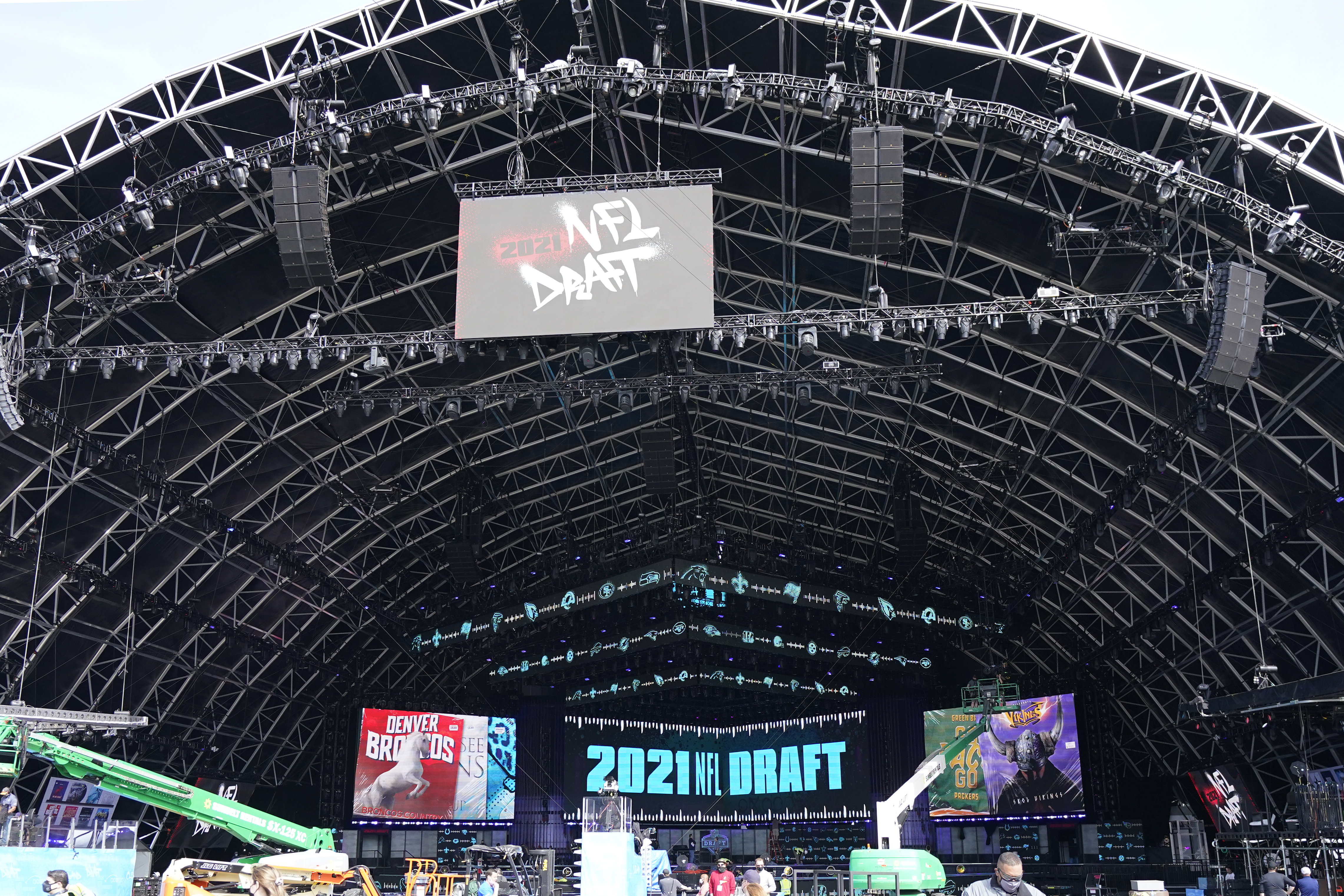 ESPN to broadcast NFL Draft live from Cleveland with Mike Greenberg as host  