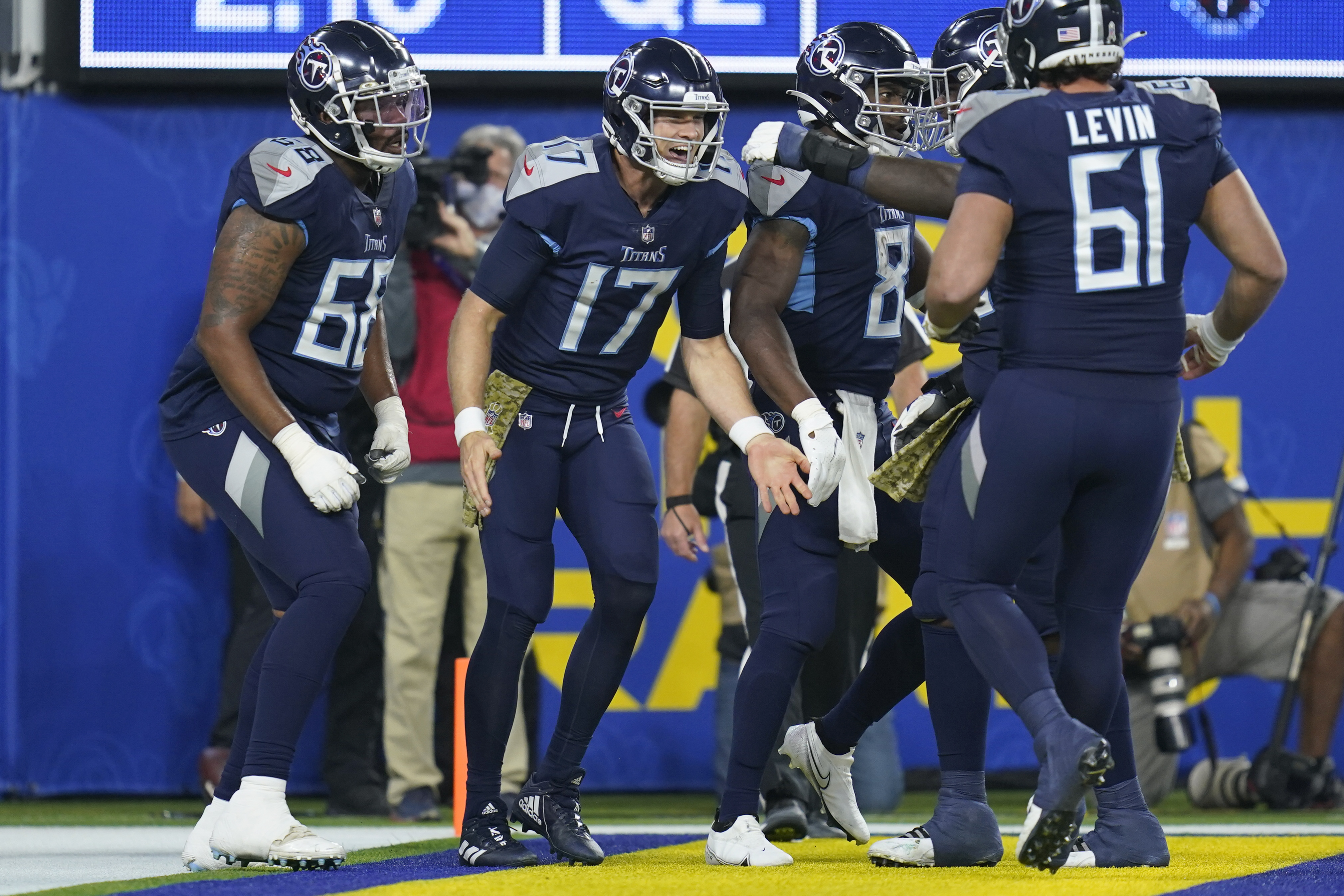 Defense carries Titans past Rams 28-16 for 5th straight win – KTSM