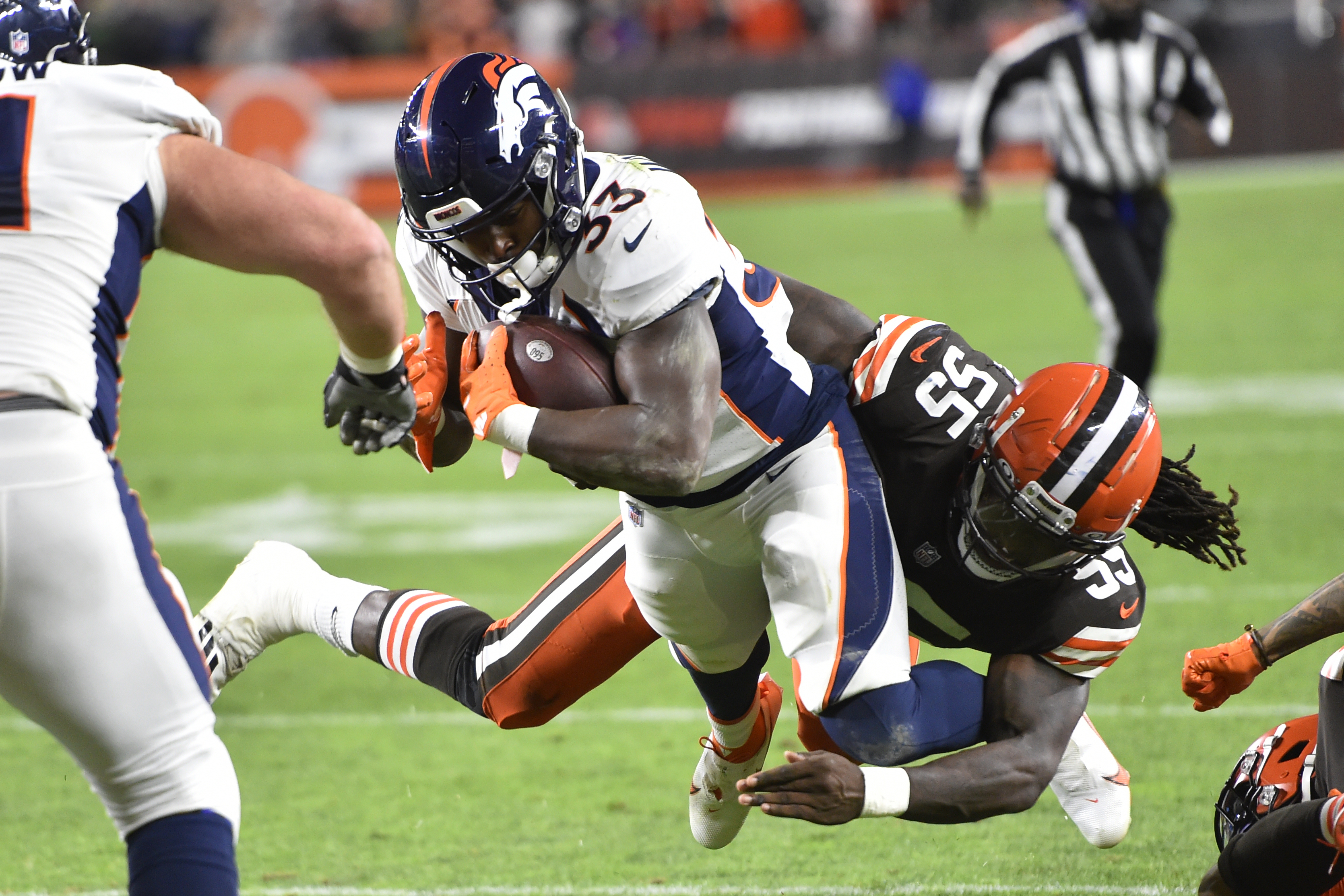 Broncos pass rusher Von Miller leaves Thursday night's game with sprained  ankle