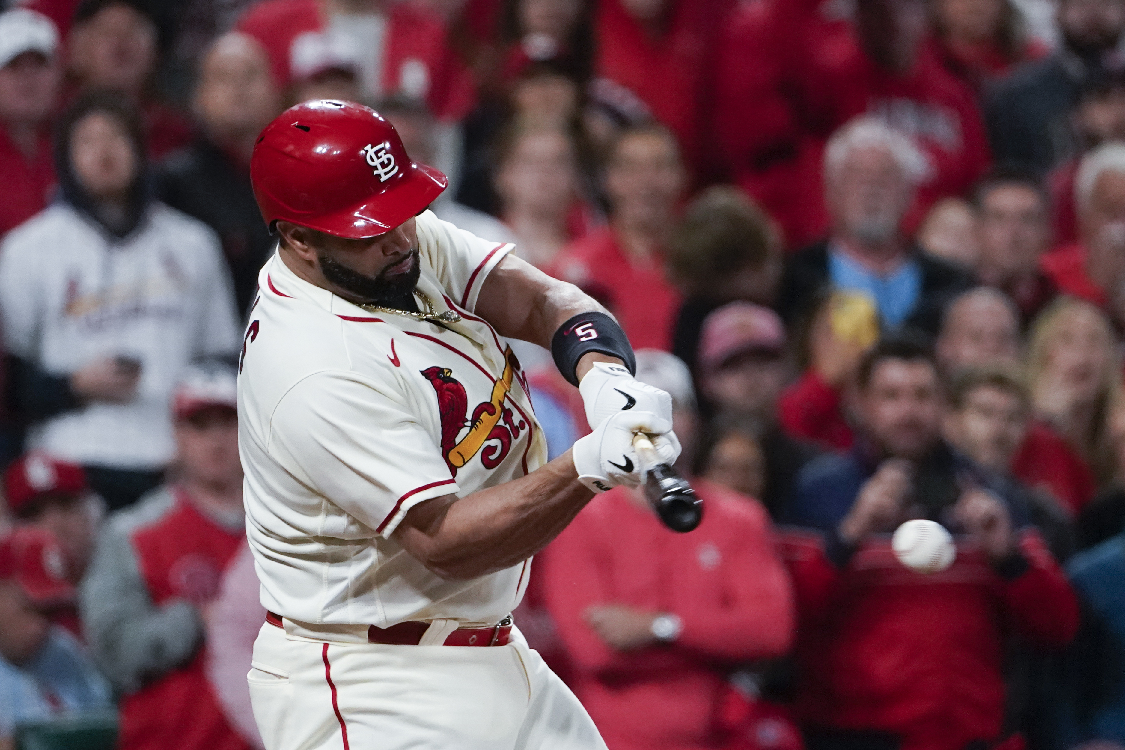 Phillies hold off Cardinals 2-0 to sweep NL wild-card series