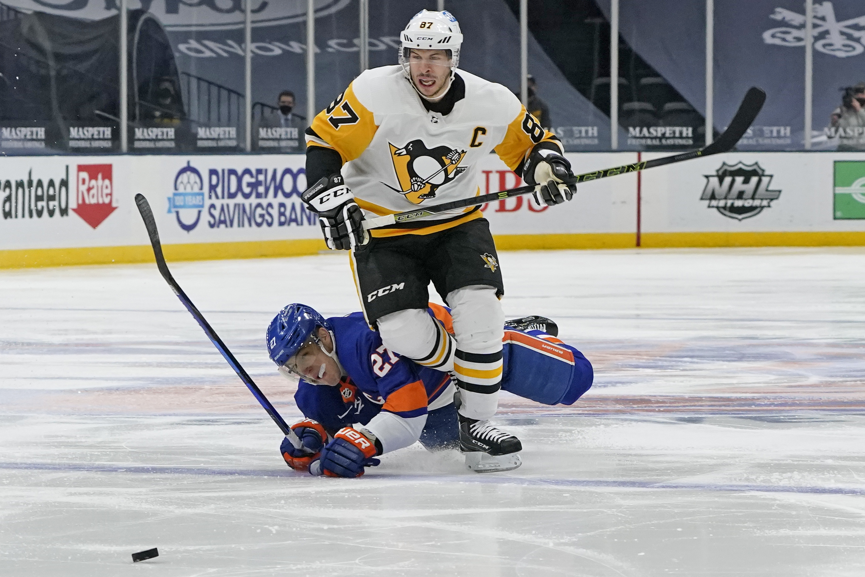 Sidney Crosby's status clouds Rangers-Penguins series