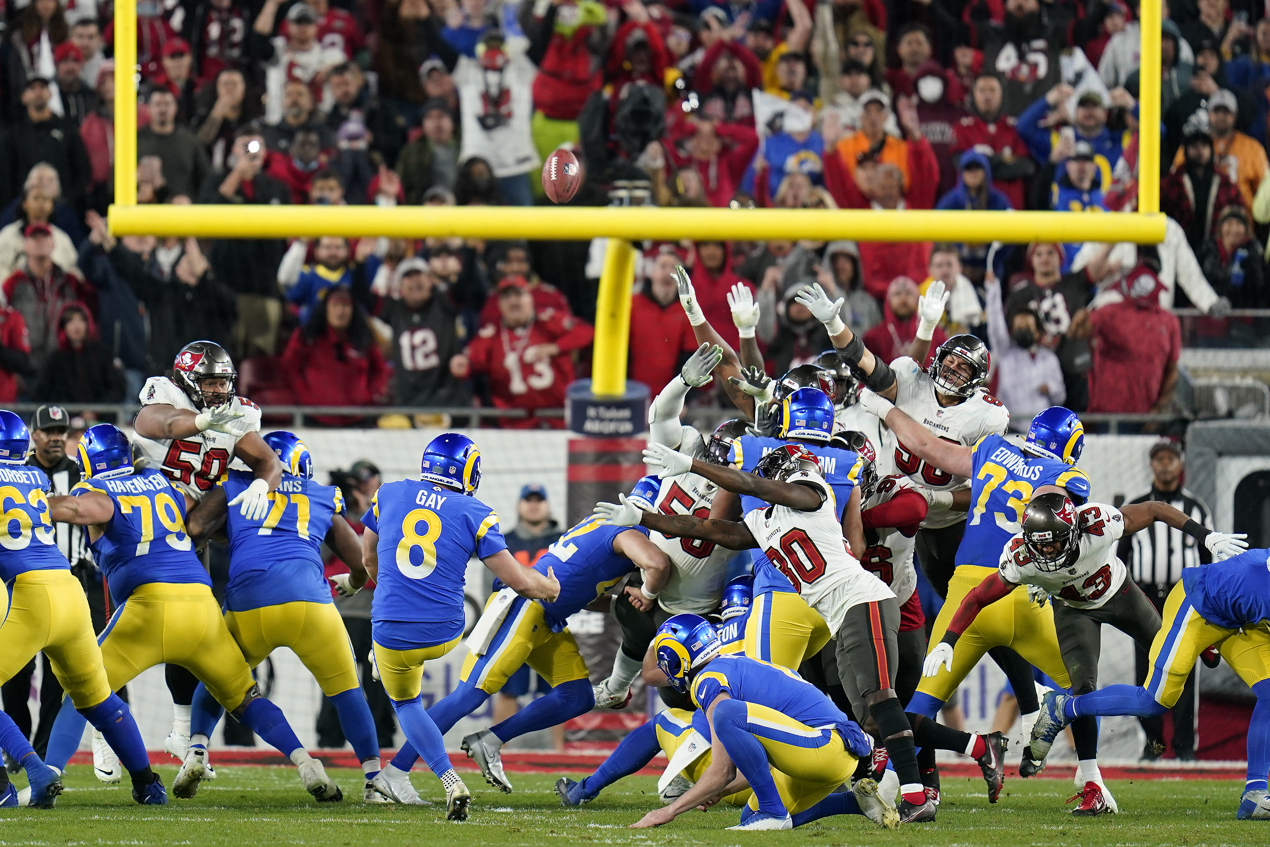 Tom Brady goes ballistic on sideline as Buccaneers struggle