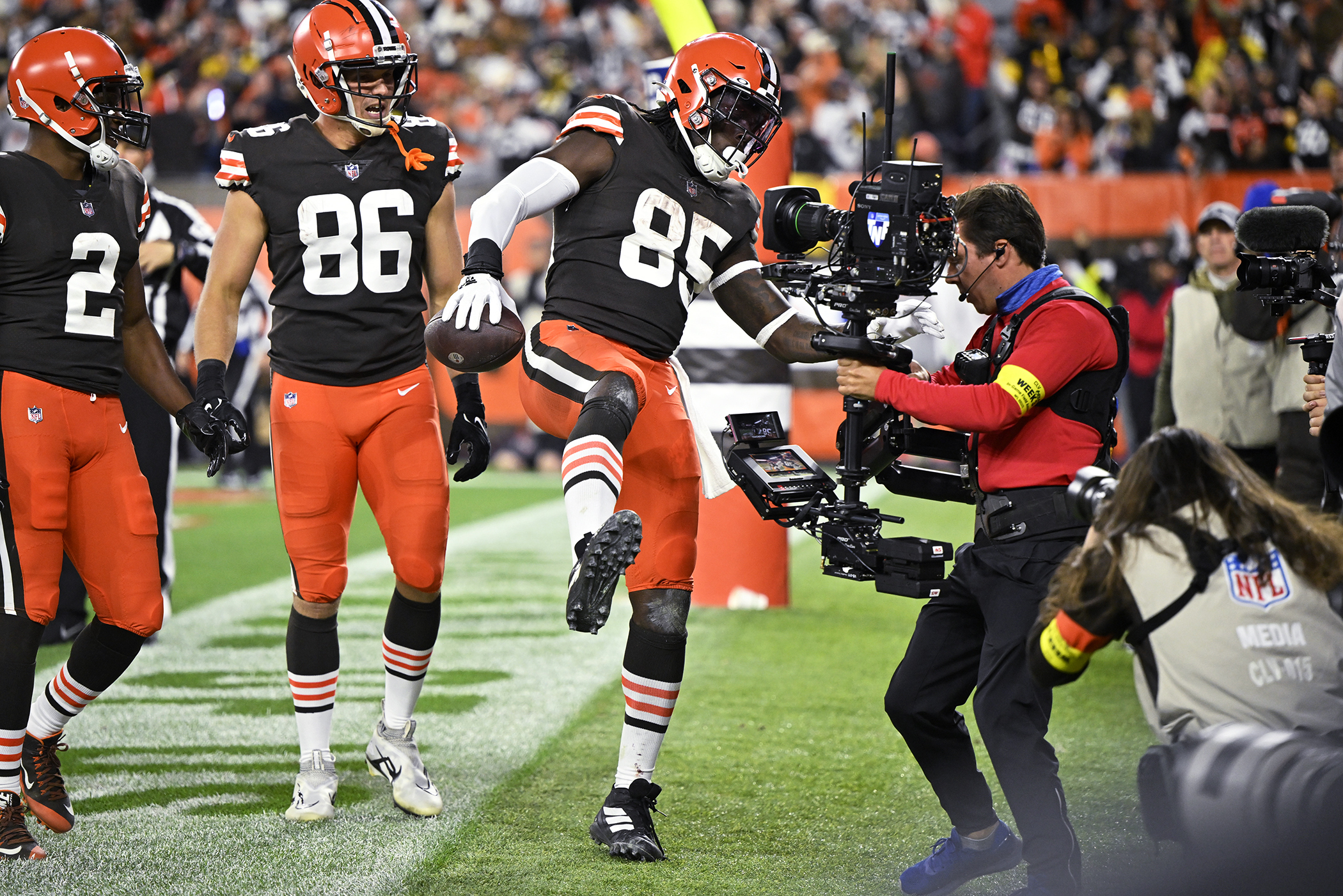 Brissett, Browns rebound from collapse, beat Steelers 29-17