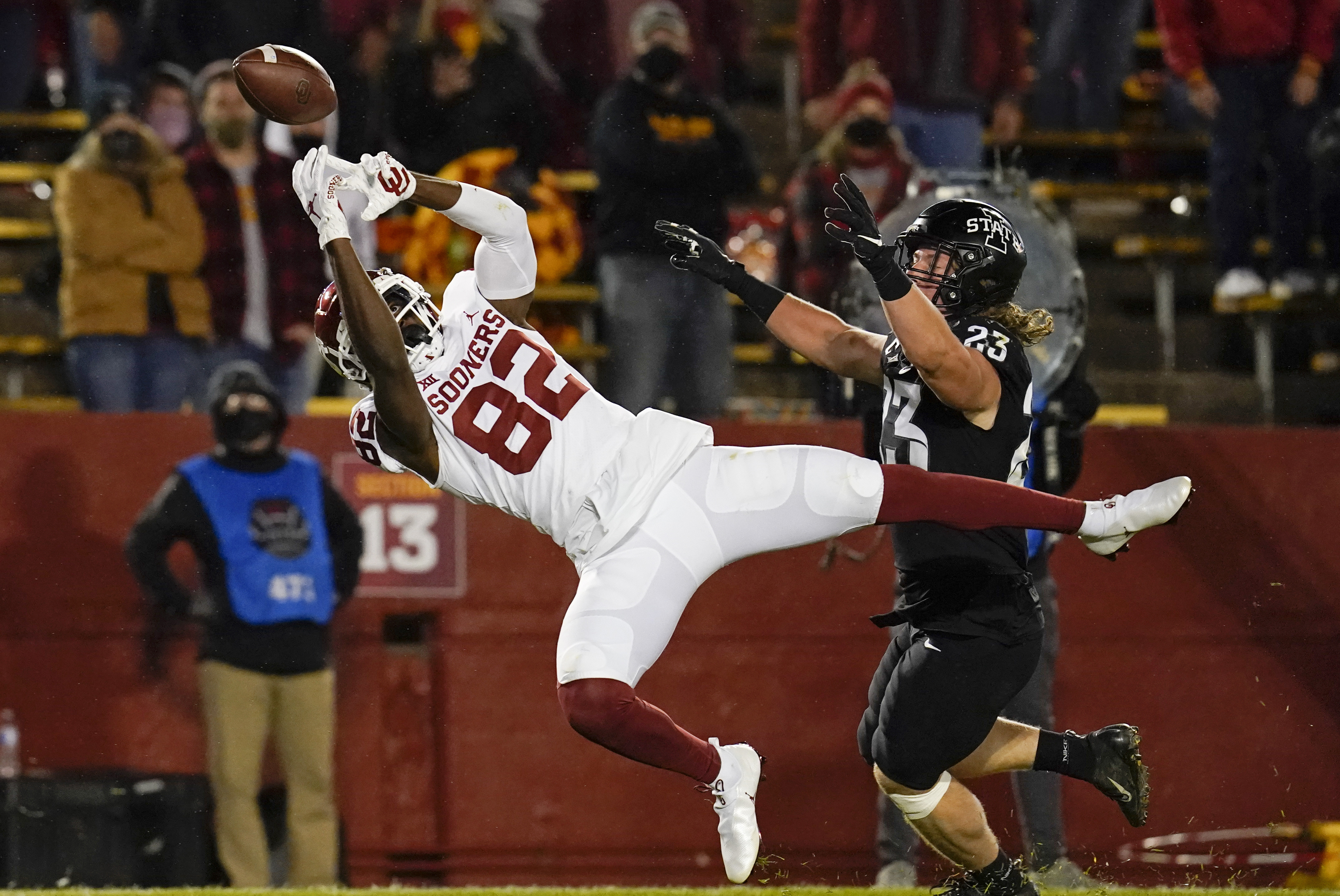 Iowa State hands No. 18 Oklahoma second straight loss, 37-30