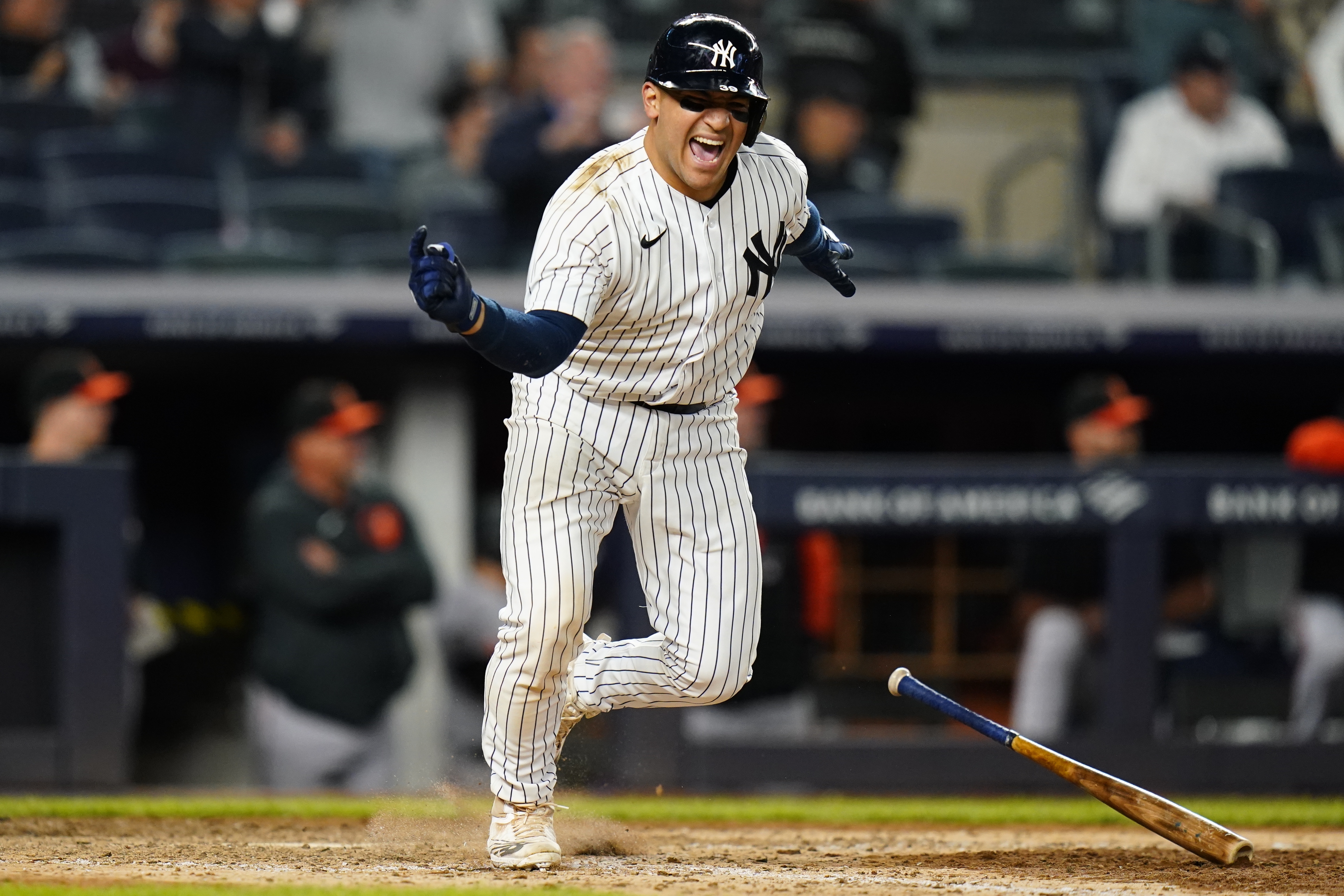 Yankees closer Chapman has COVID-19; Judge scratched