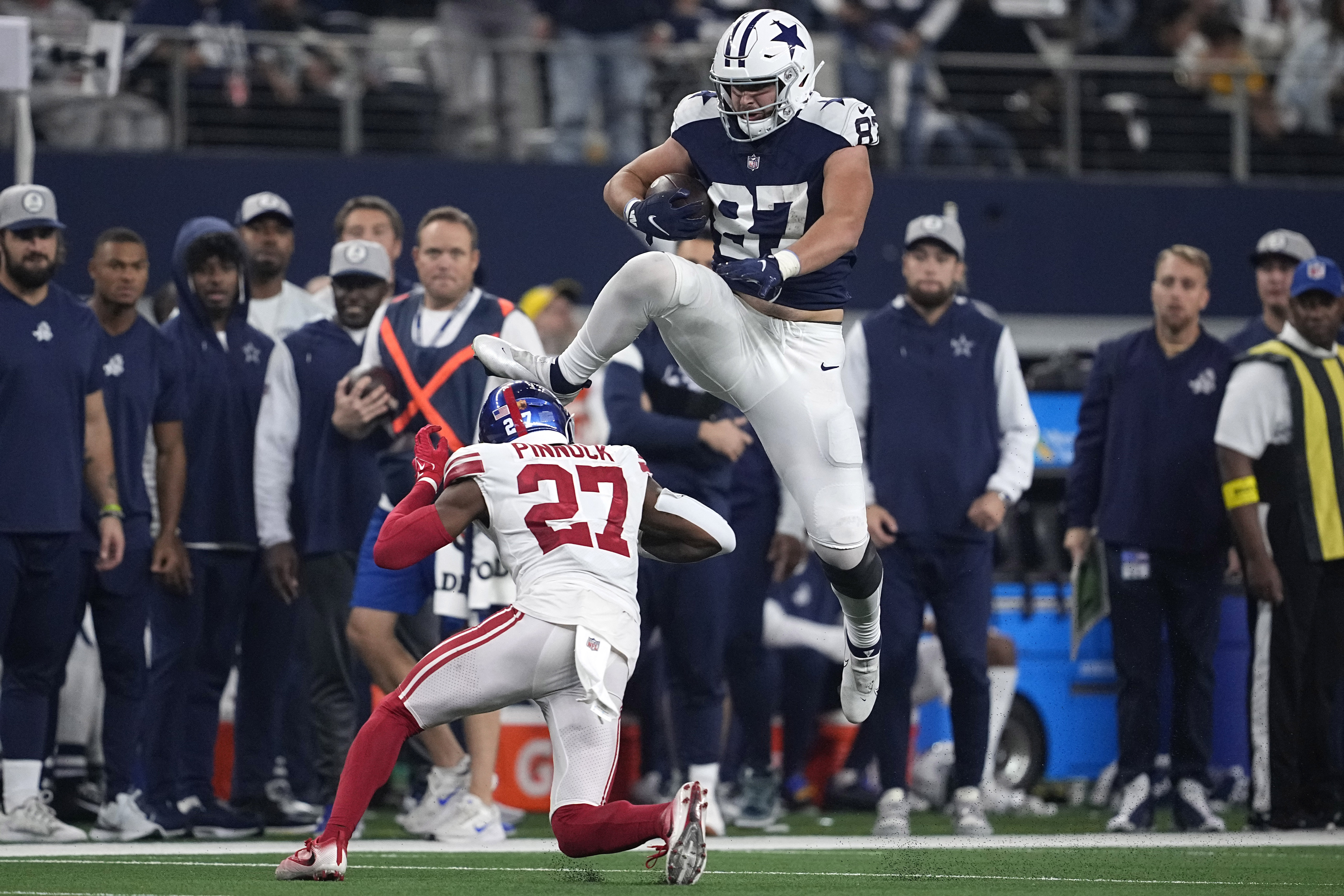 Dallas Cowboys Go 'All In' on Salvation Army Kettle Celebration