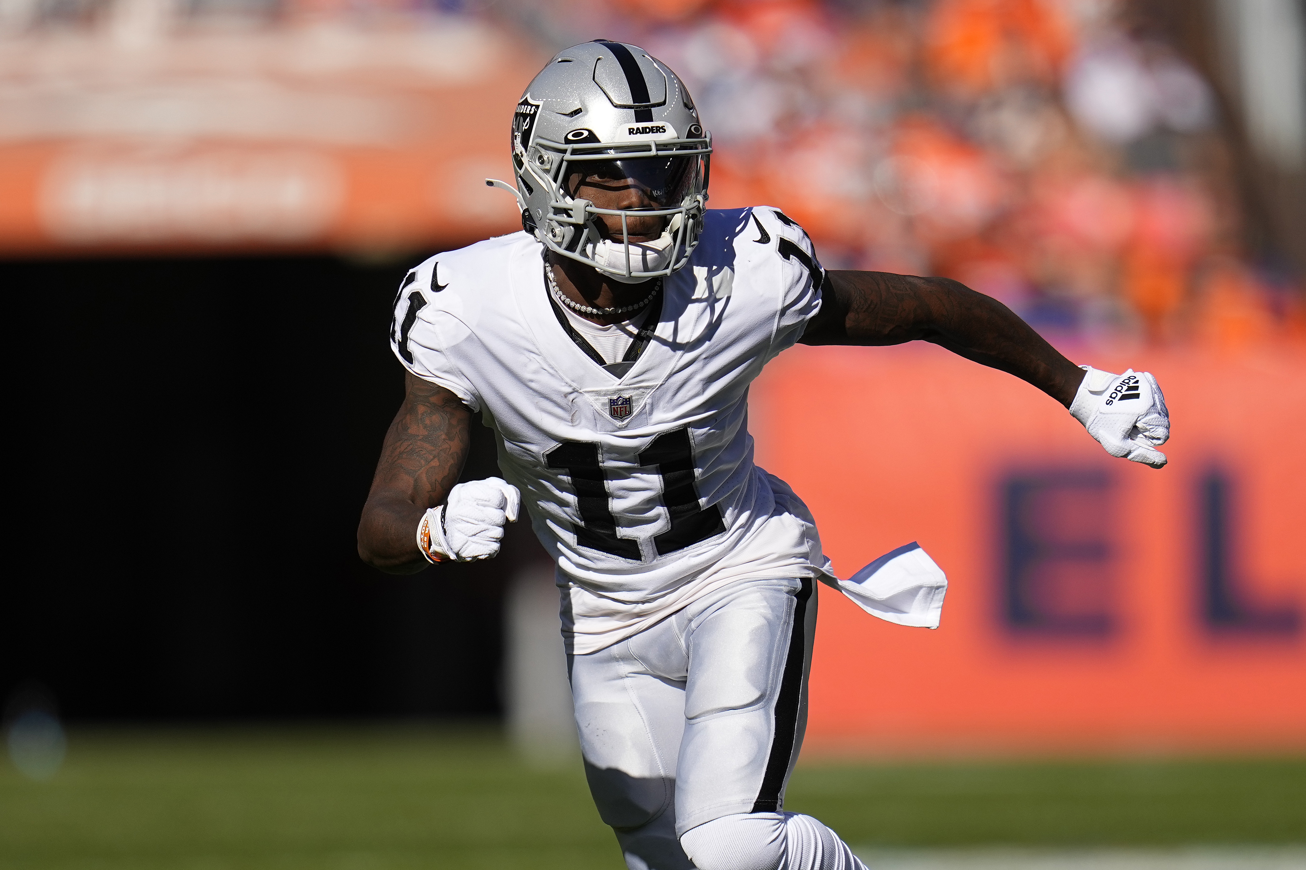 Detailed view of the helmet of Las Vegas Raiders wide receiver Henry Ruggs  III (11) during training camp on Wednesday, Aug 18, 2021, in Thousand Oaks  Stock Photo - Alamy