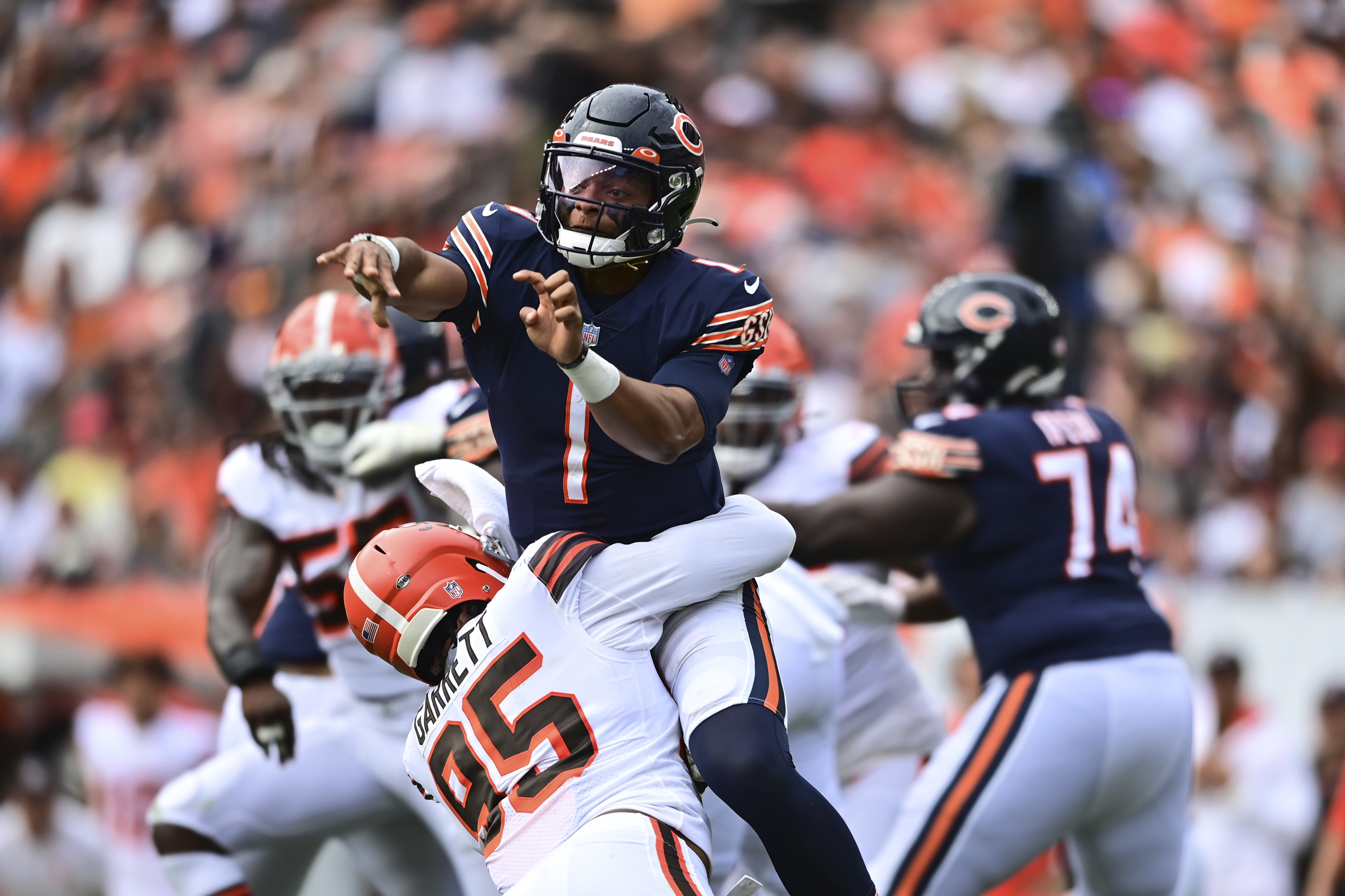 Garrett, Browns Rough Up Rookie QB Fields, Slam Bears 26-6, Chicago News