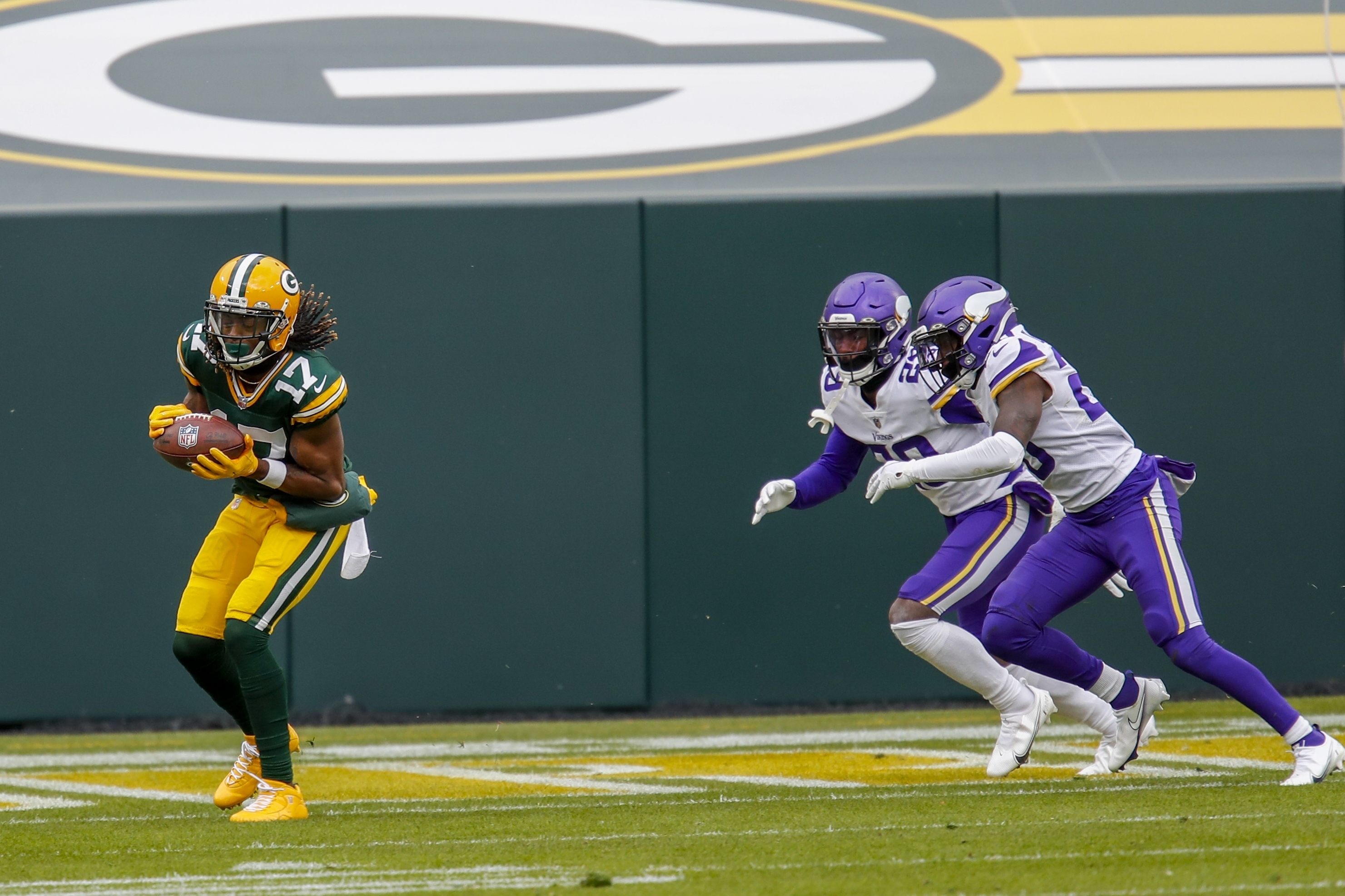 Cook's 4 TDs help Vikings knock off Packers