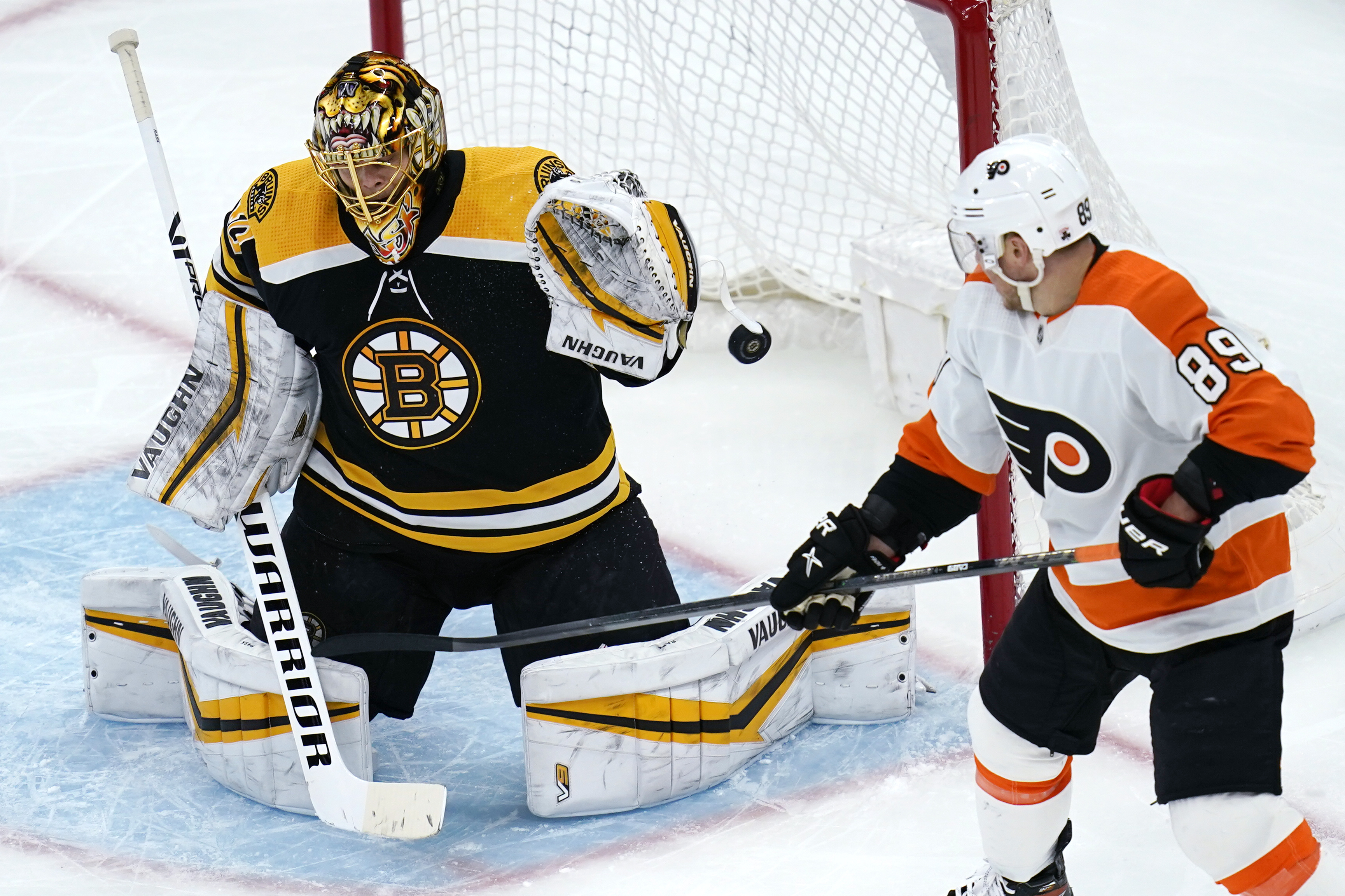 Pasta scores hat trick in Tuukka Rask's Bruins return