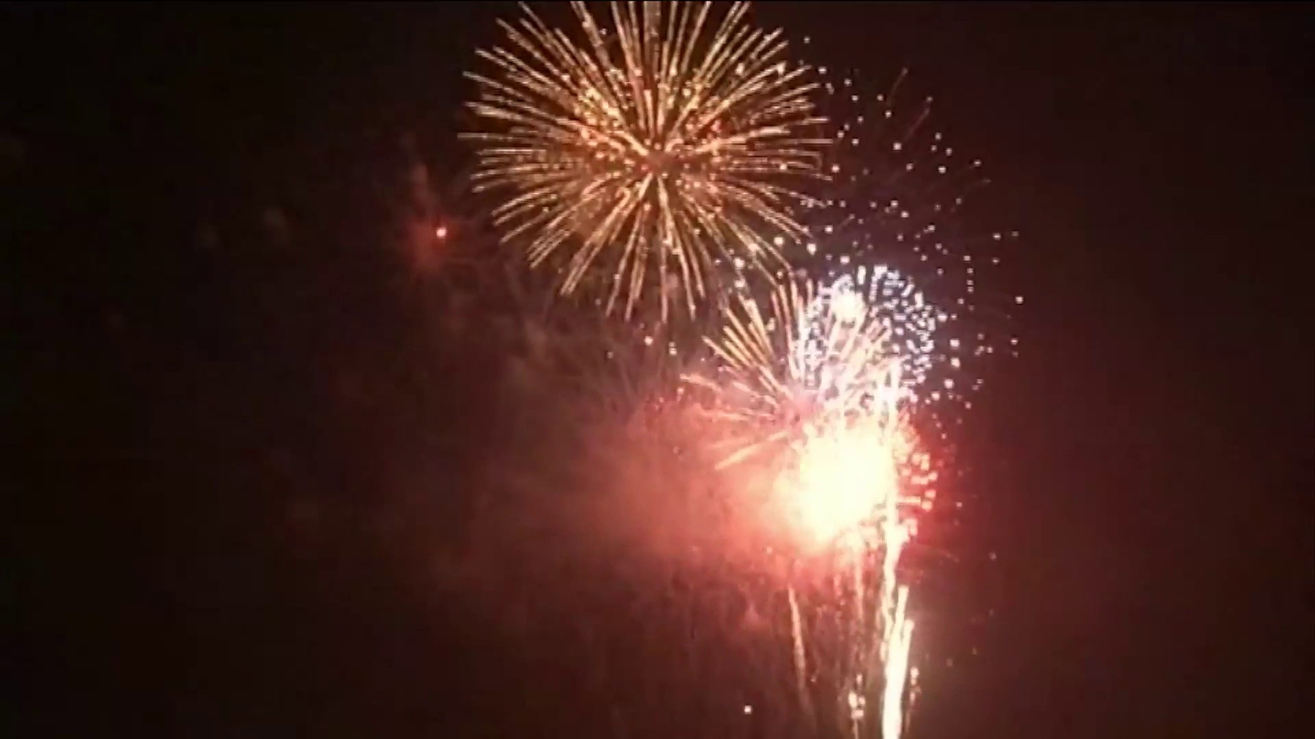 Holiday Weekend Plans Here Are The Beaches Fireworks Displays