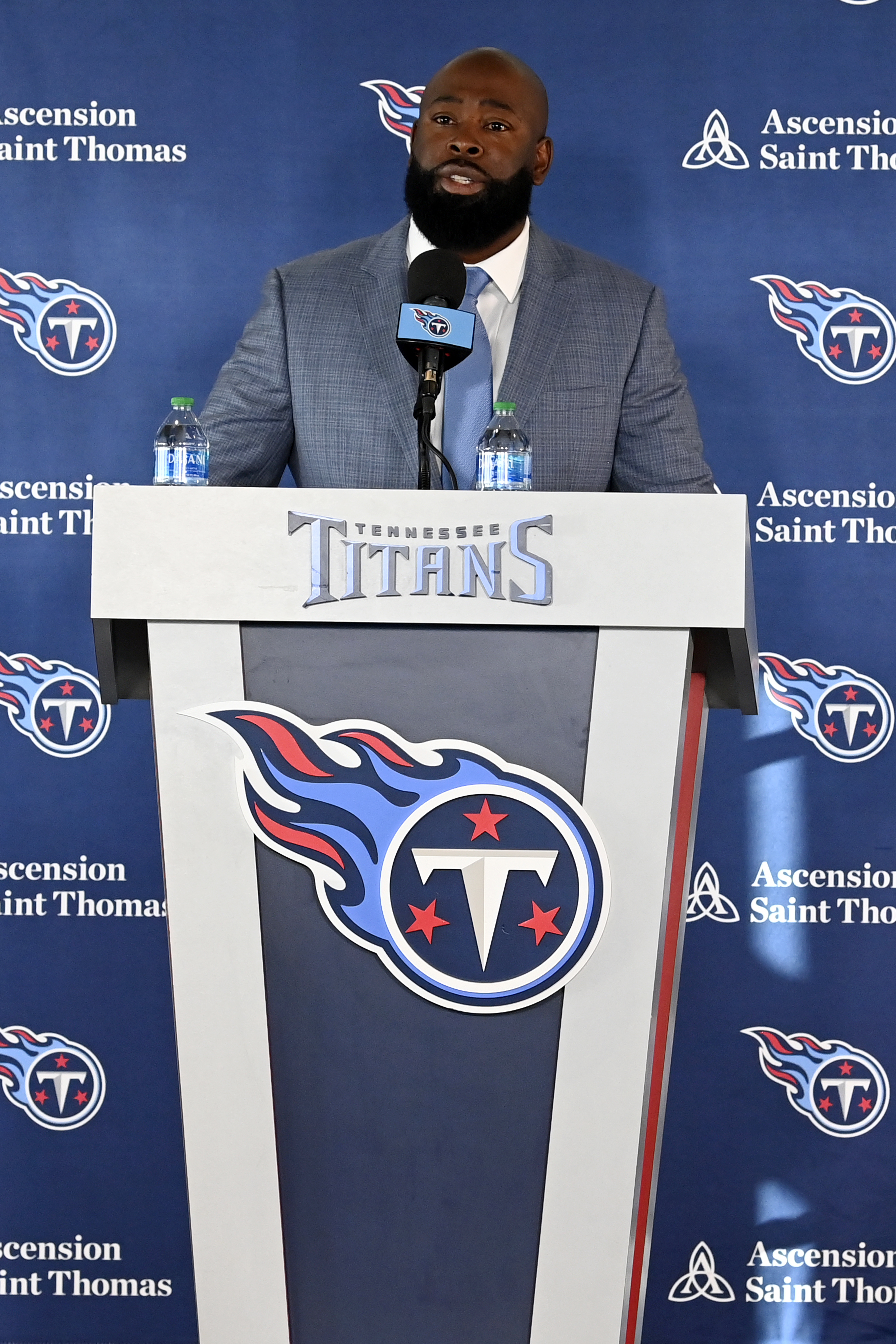 Titans' 1st Black GM says he stands on 'shoulders of giants'