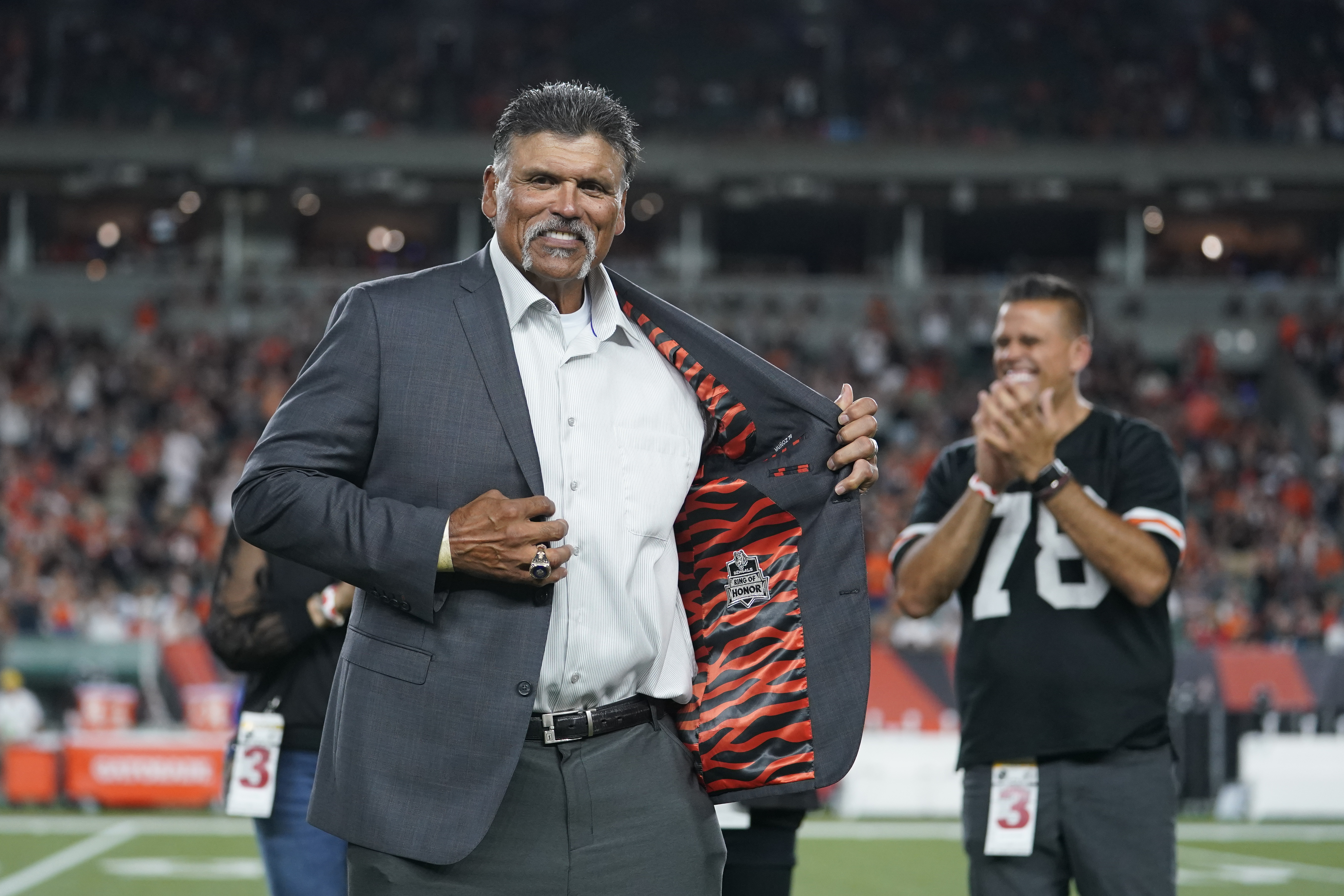 Bengals look for momentum against Meyer, winless Jaguars