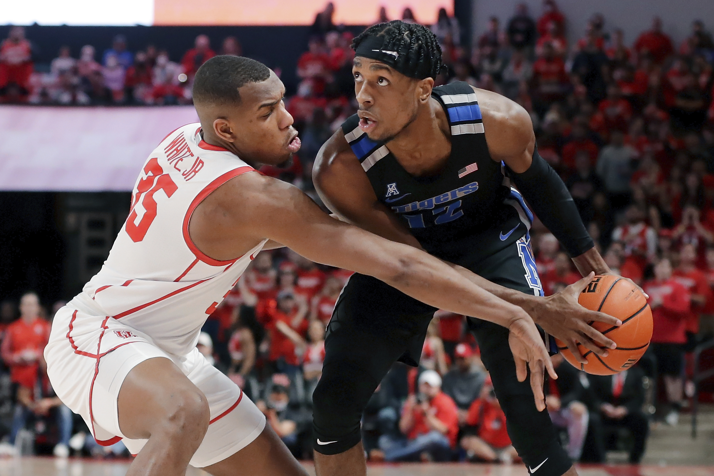 Nolley leads Memphis to 69-59 win over No. 6 Houston